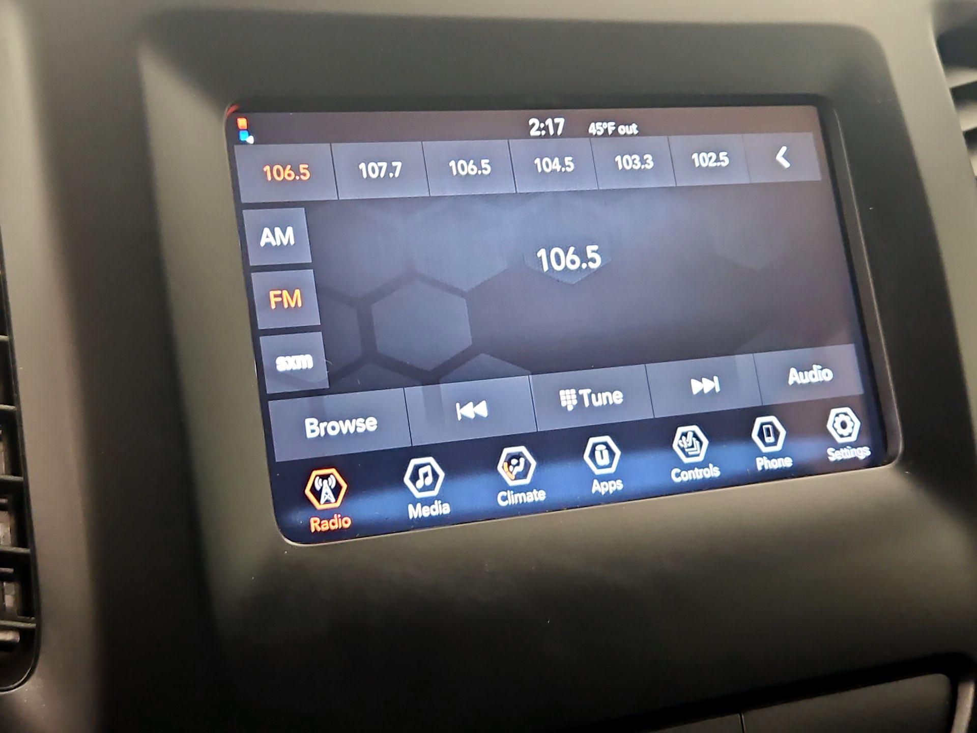 Thumbnail: 2019 Jeep Cherokee - 15