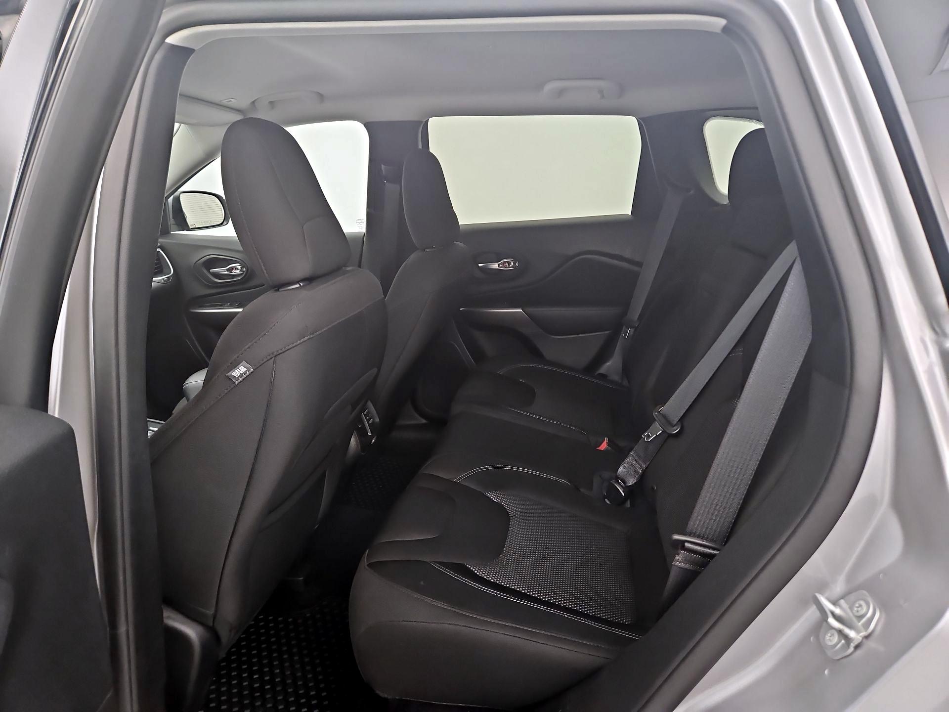 Thumbnail: 2019 Jeep Cherokee - 19