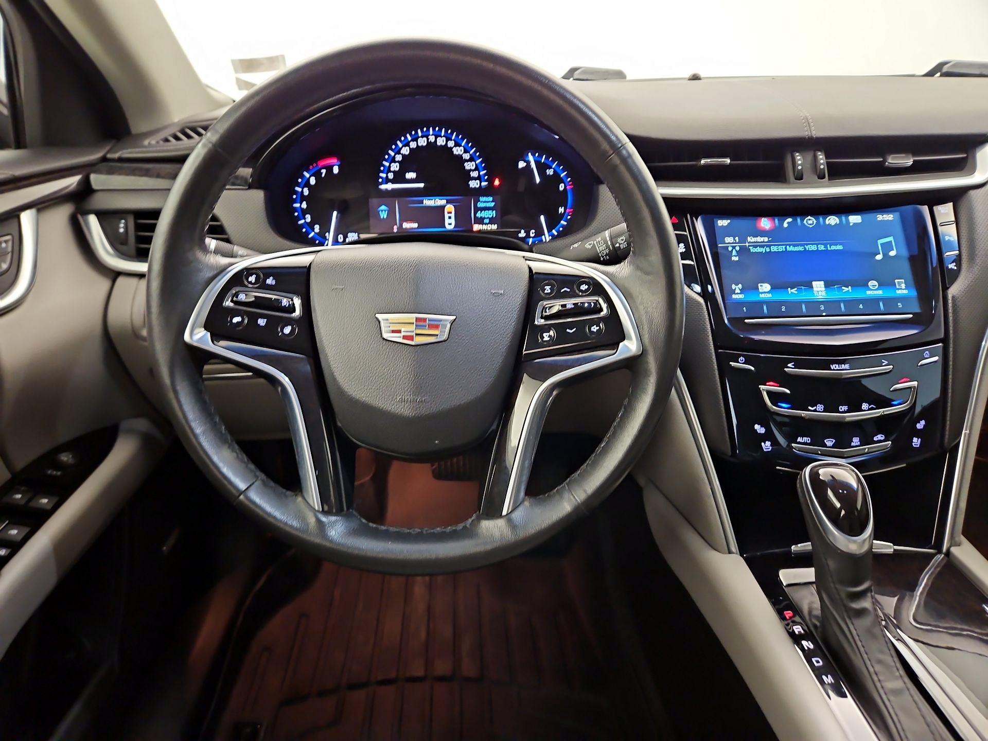 Thumbnail: 2016 Cadillac XTS - 10