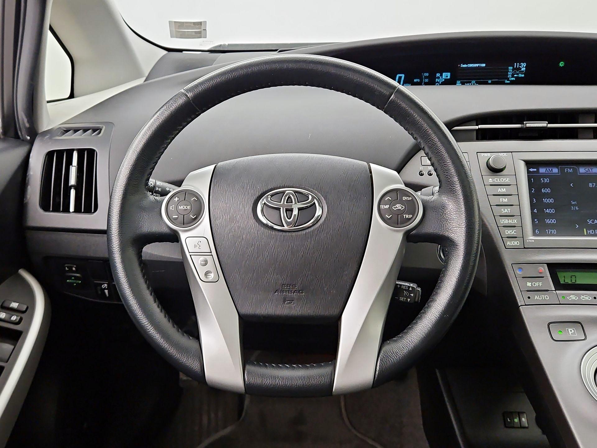 Thumbnail: 2014 Toyota Prius - 10