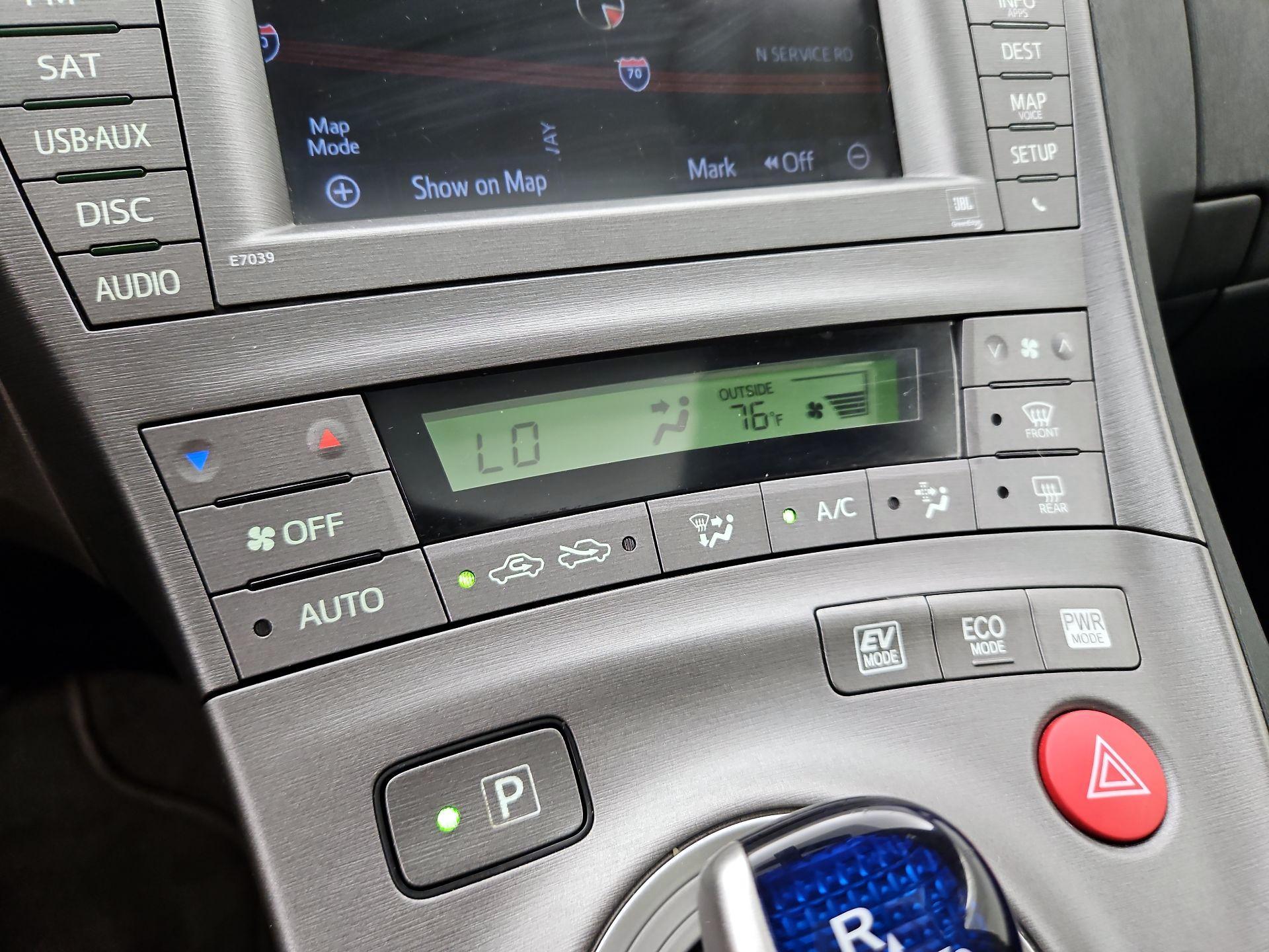 Thumbnail: 2014 Toyota Prius - 17