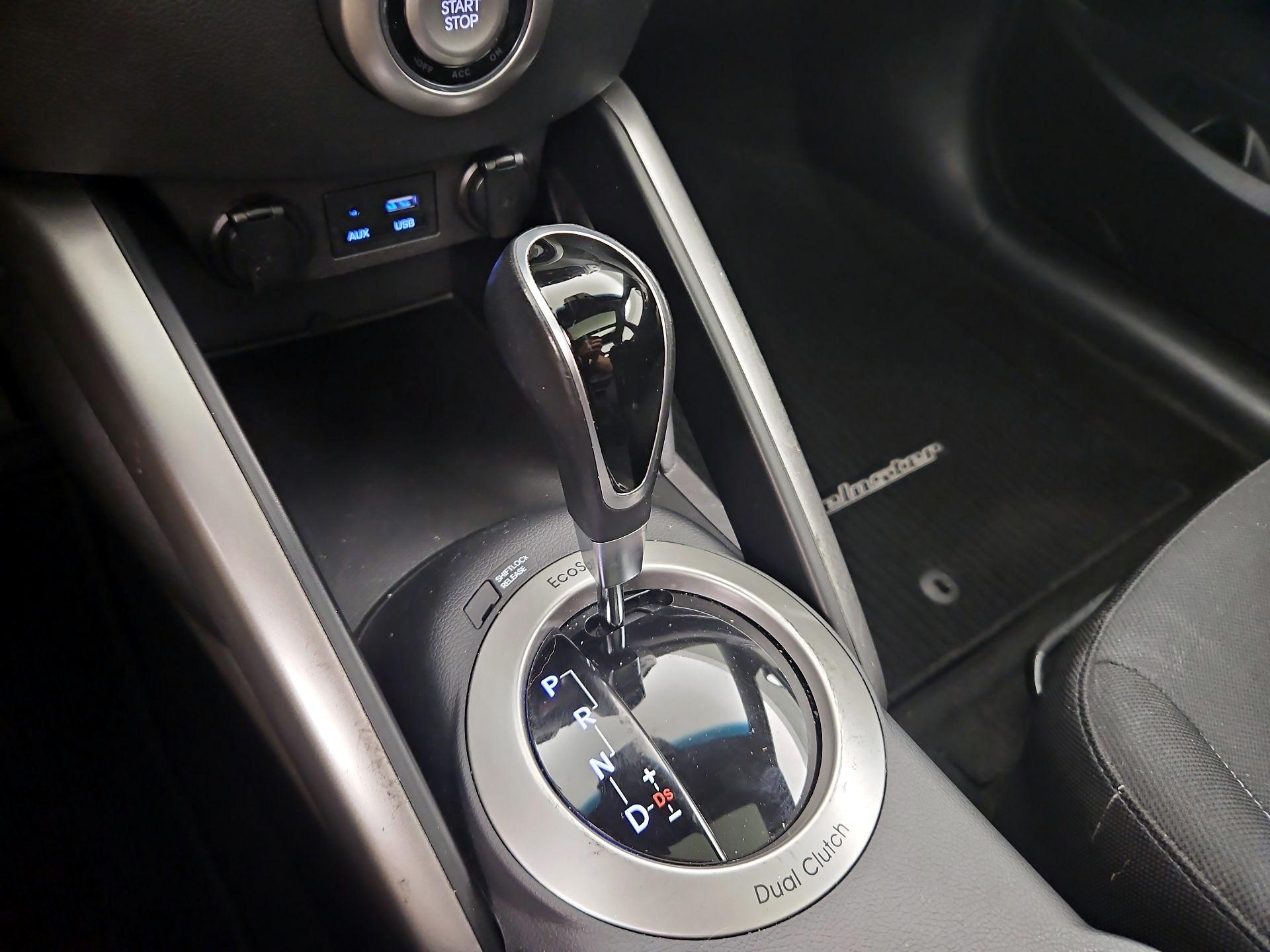 Thumbnail: 2017 Hyundai Veloster - 18