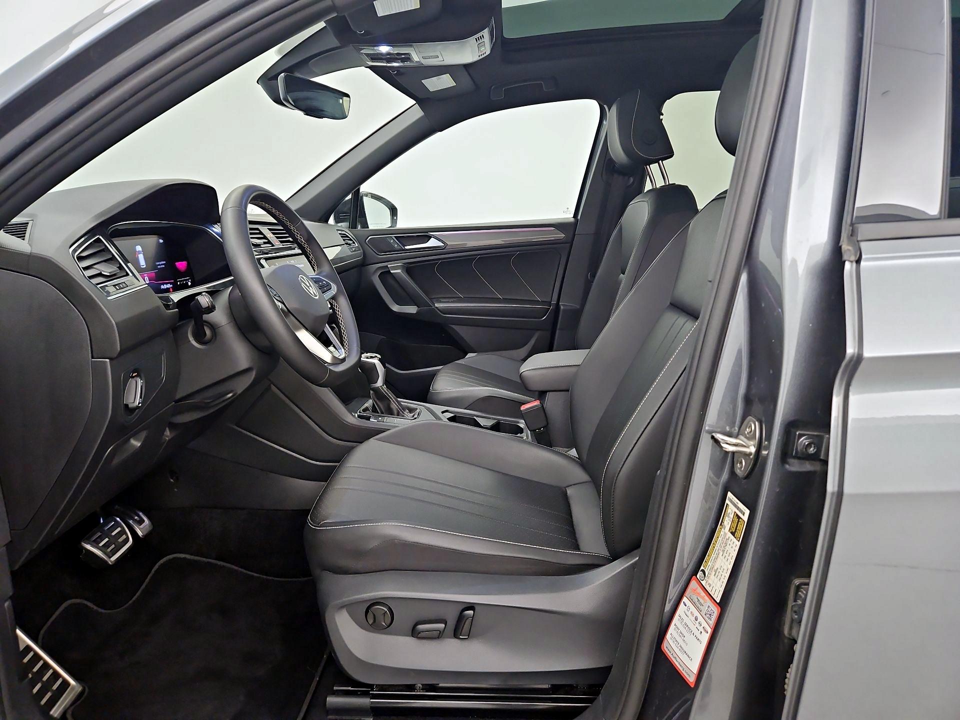 Thumbnail: 2023 Volkswagen Tiguan - 11