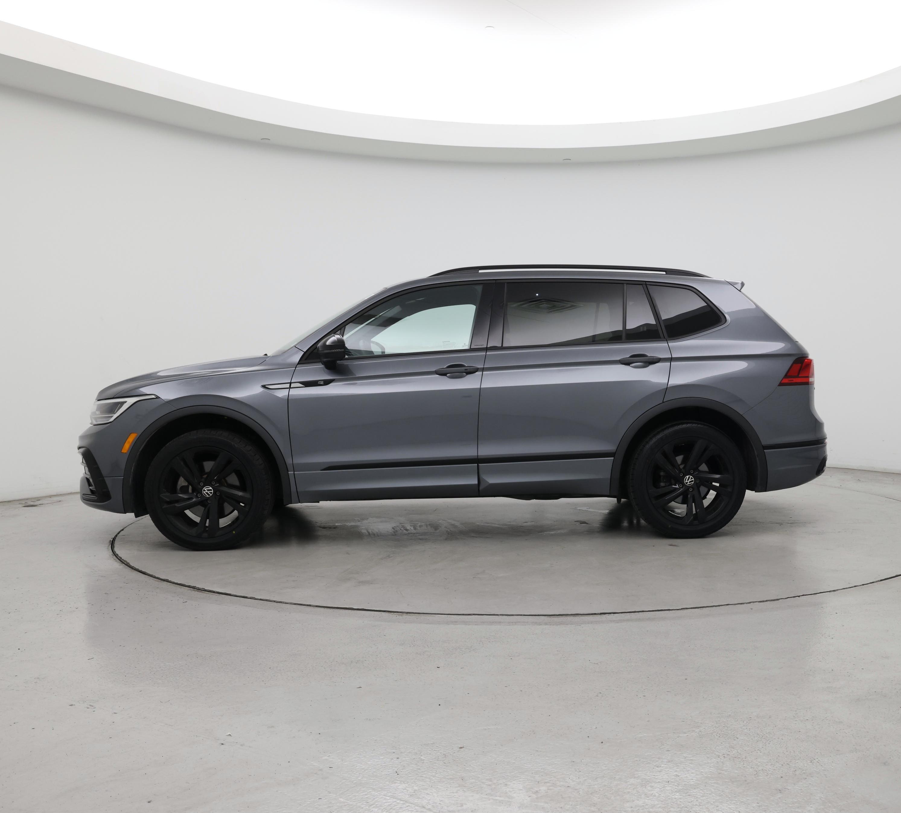 Thumbnail: 2023 Volkswagen Tiguan - 3