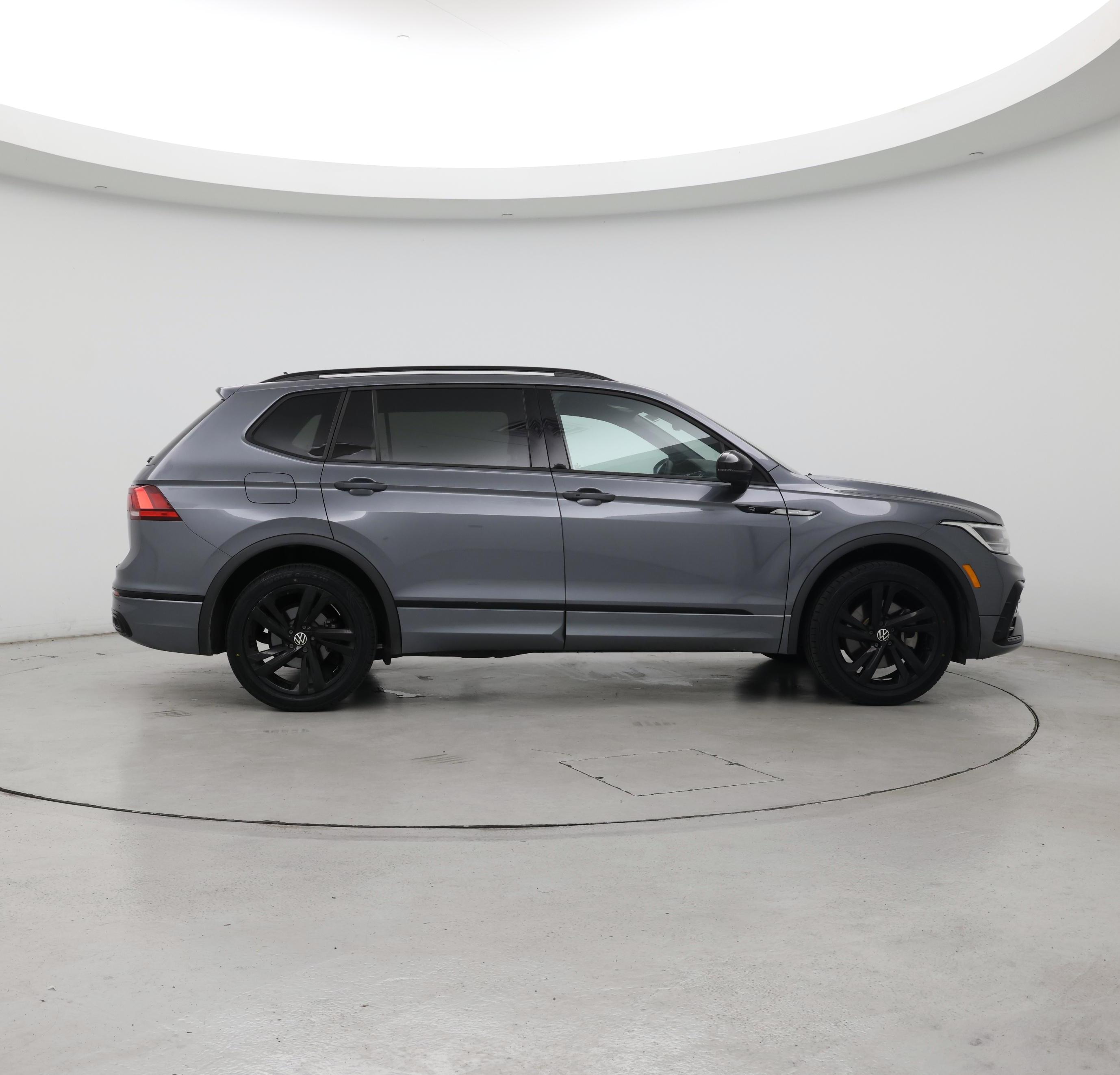 Thumbnail: 2023 Volkswagen Tiguan - 7