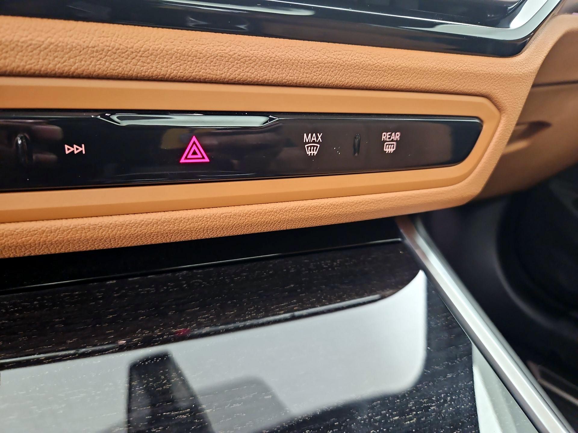 Thumbnail: 2024 BMW 3 Series - 16