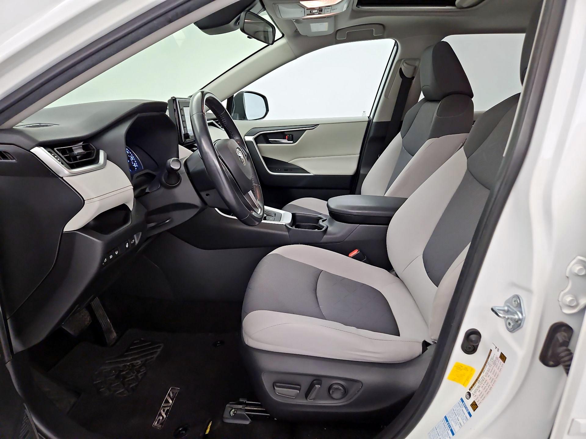 Thumbnail: 2019 Toyota RAV4 - 11