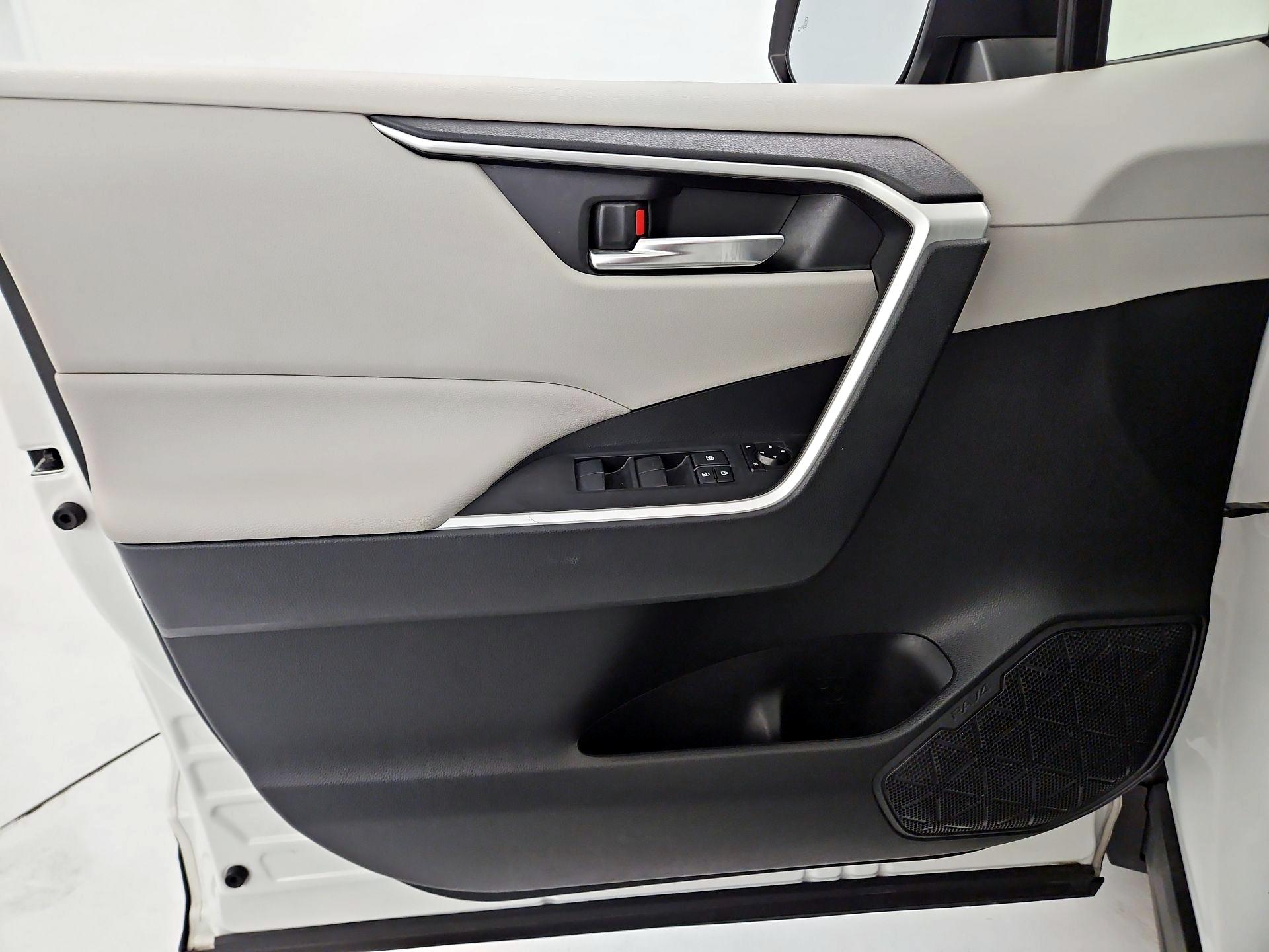 Thumbnail: 2019 Toyota RAV4 - 12