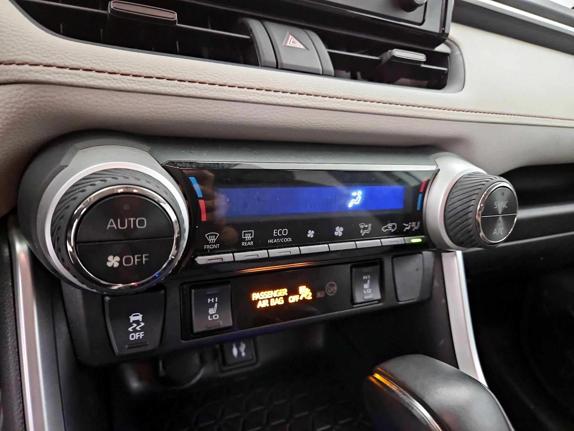 Thumbnail: 2019 Toyota RAV4 - 16