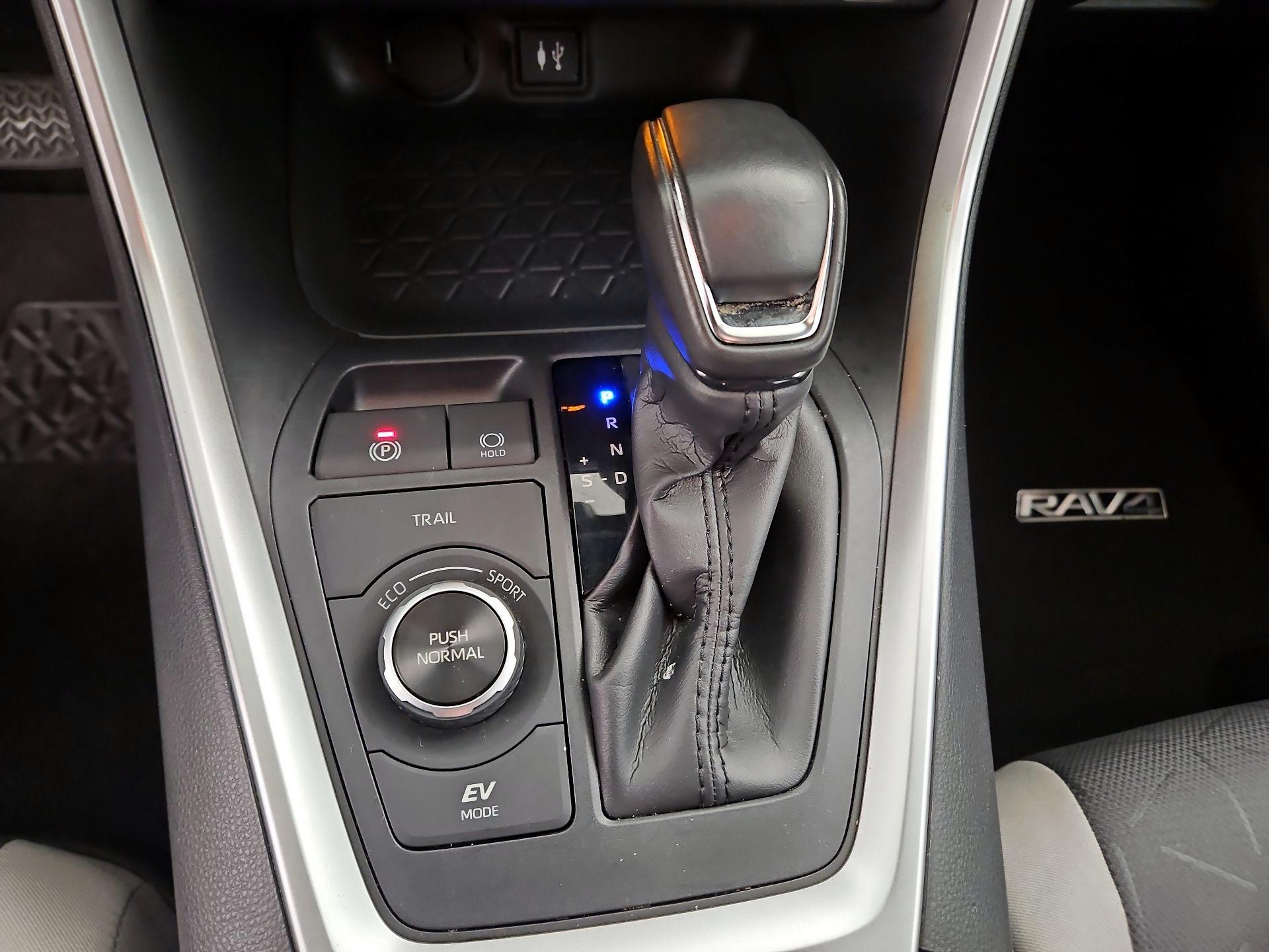 Thumbnail: 2019 Toyota RAV4 - 17