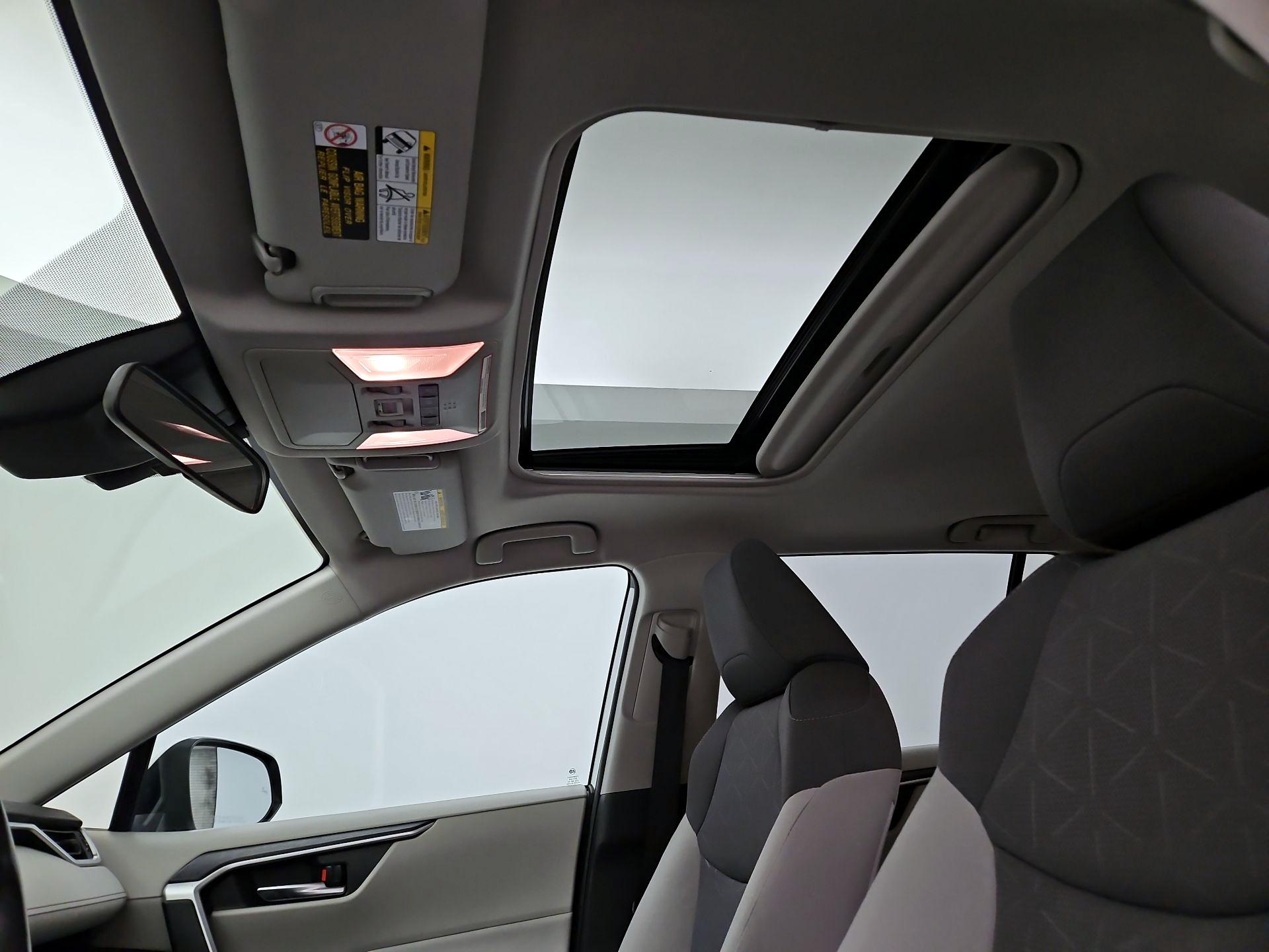 Thumbnail: 2019 Toyota RAV4 - 19