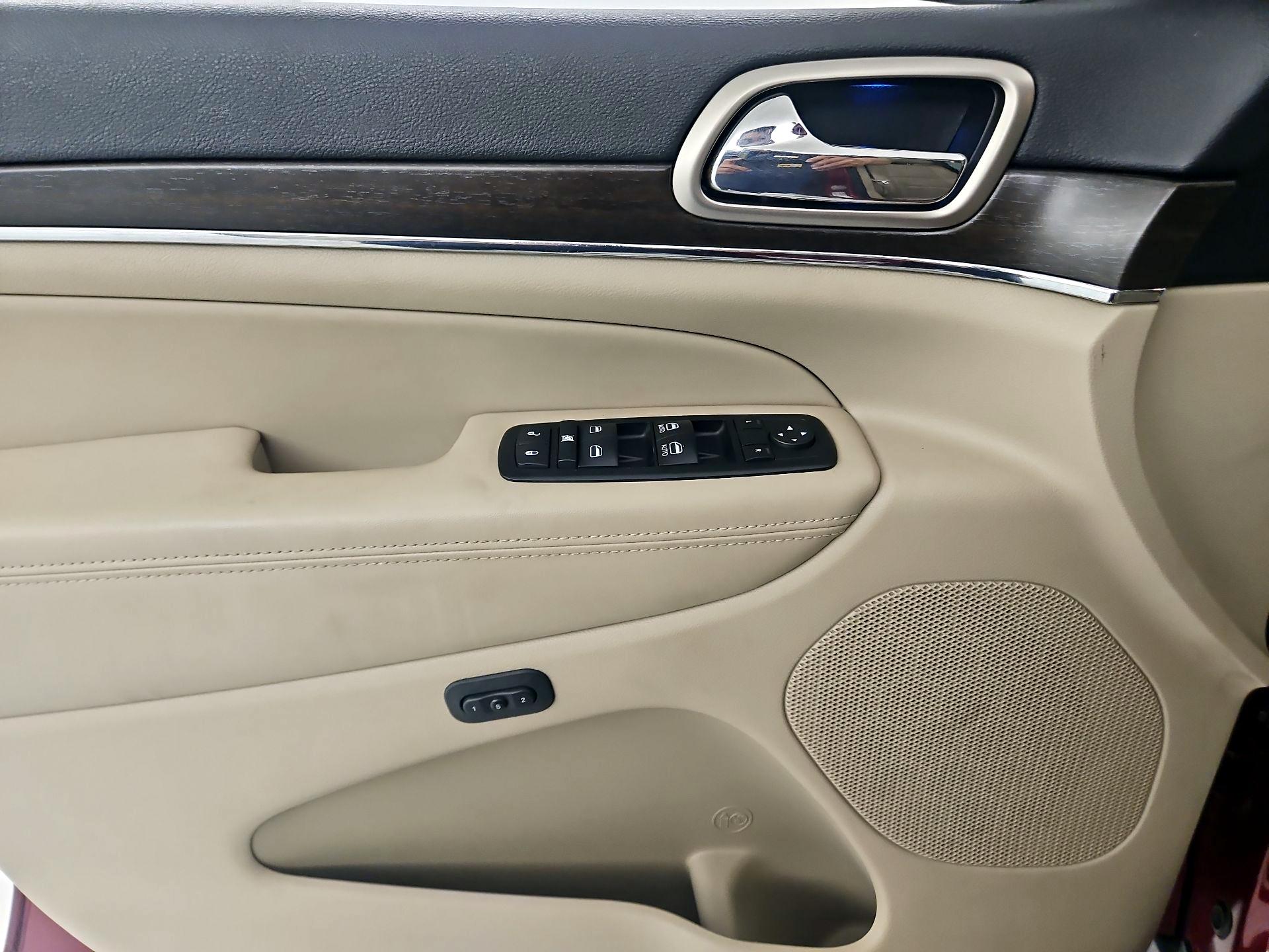 Thumbnail: 2015 Jeep Grand Cherokee - 10