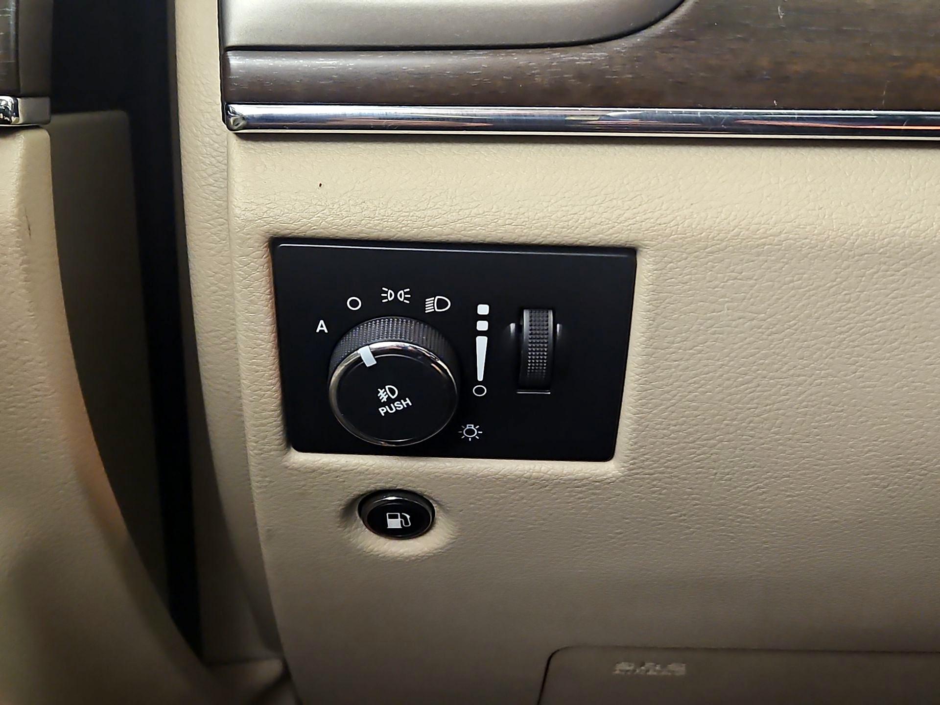 Thumbnail: 2015 Jeep Grand Cherokee - 11
