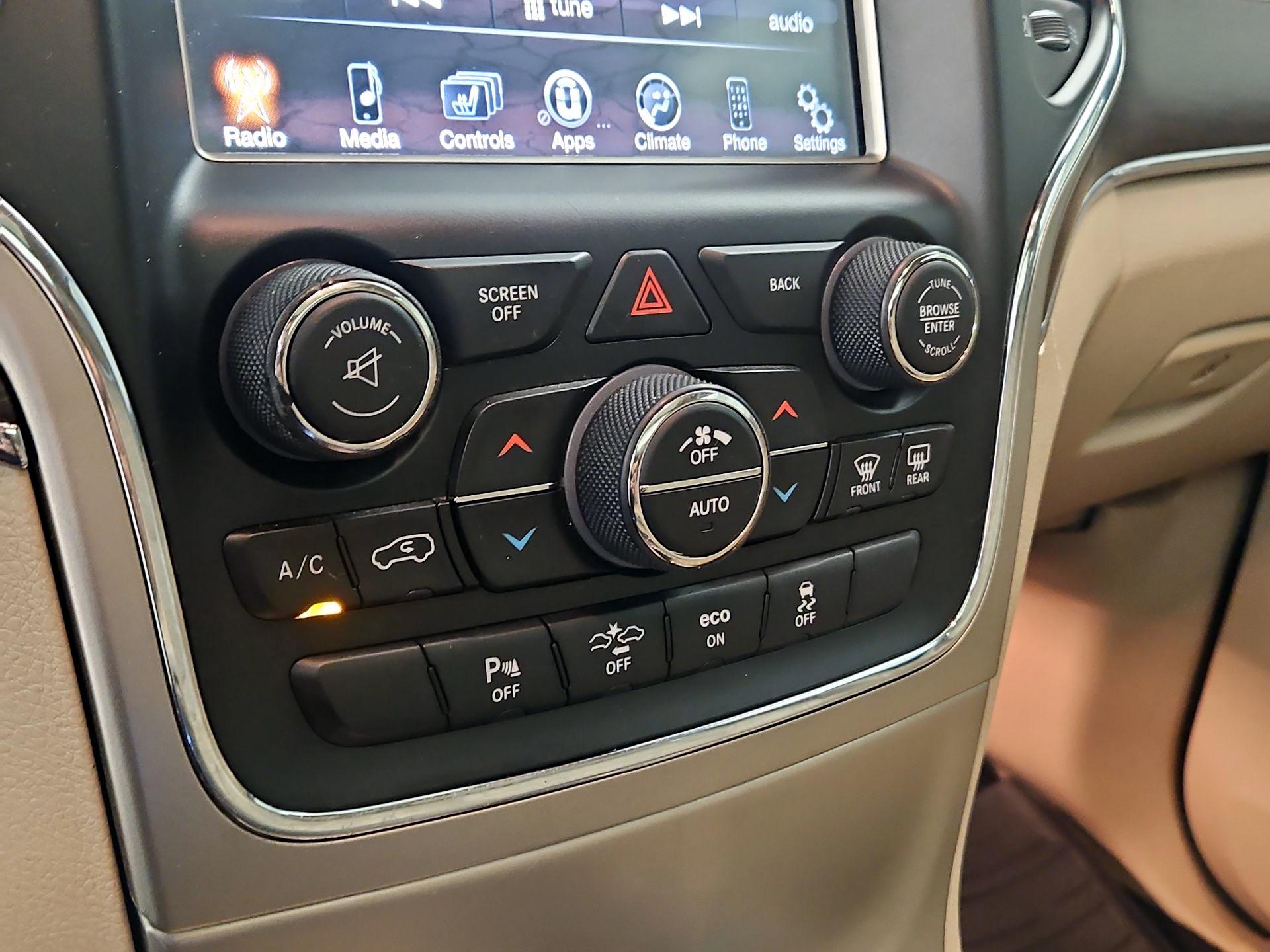 Thumbnail: 2015 Jeep Grand Cherokee - 14
