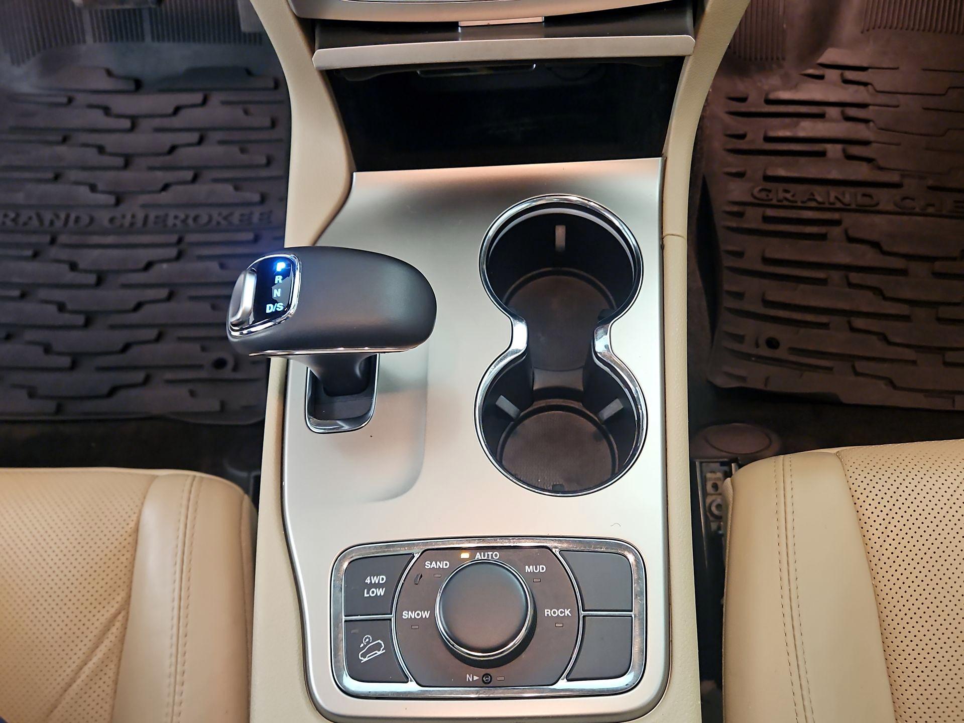 Thumbnail: 2015 Jeep Grand Cherokee - 15