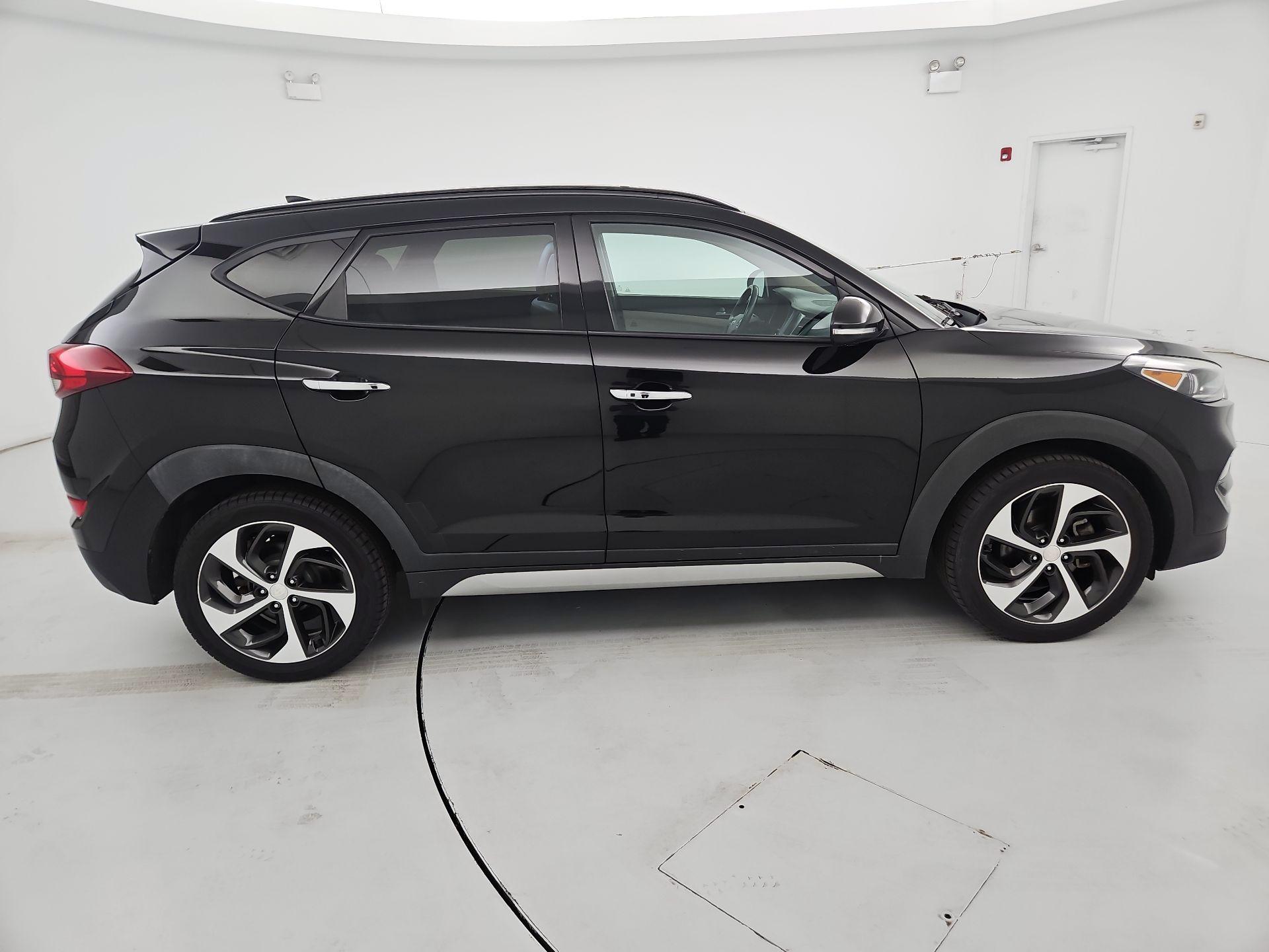 Thumbnail: 2017 Hyundai Tucson - 4