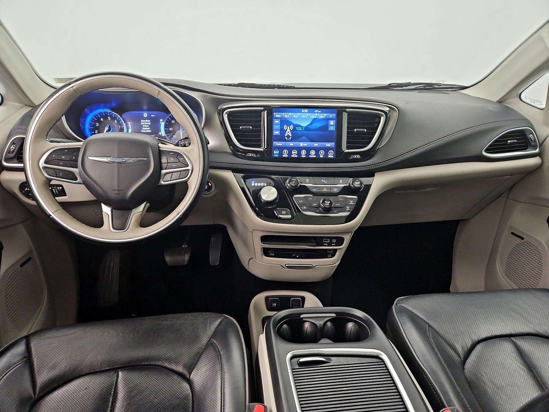 Thumbnail: 2018 Chrysler Pacifica - 9