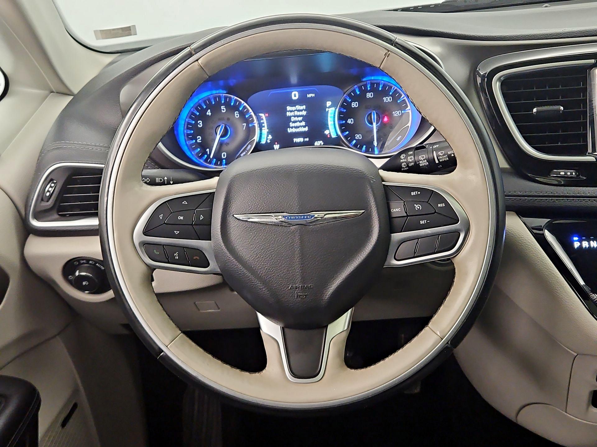 Thumbnail: 2018 Chrysler Pacifica - 10