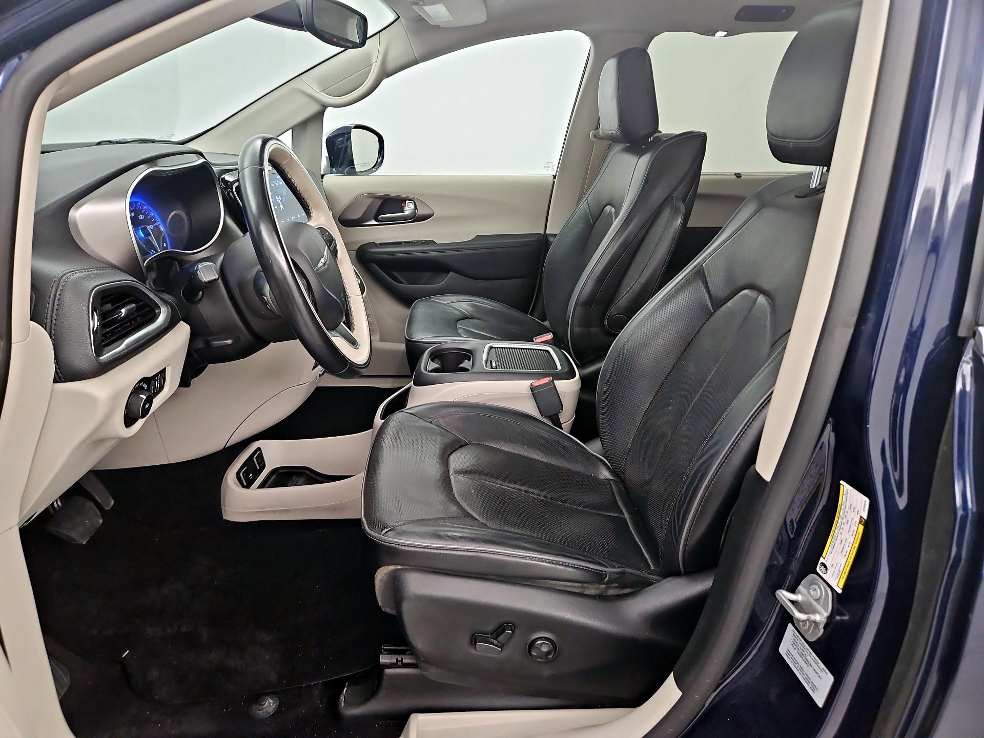Thumbnail: 2018 Chrysler Pacifica - 11