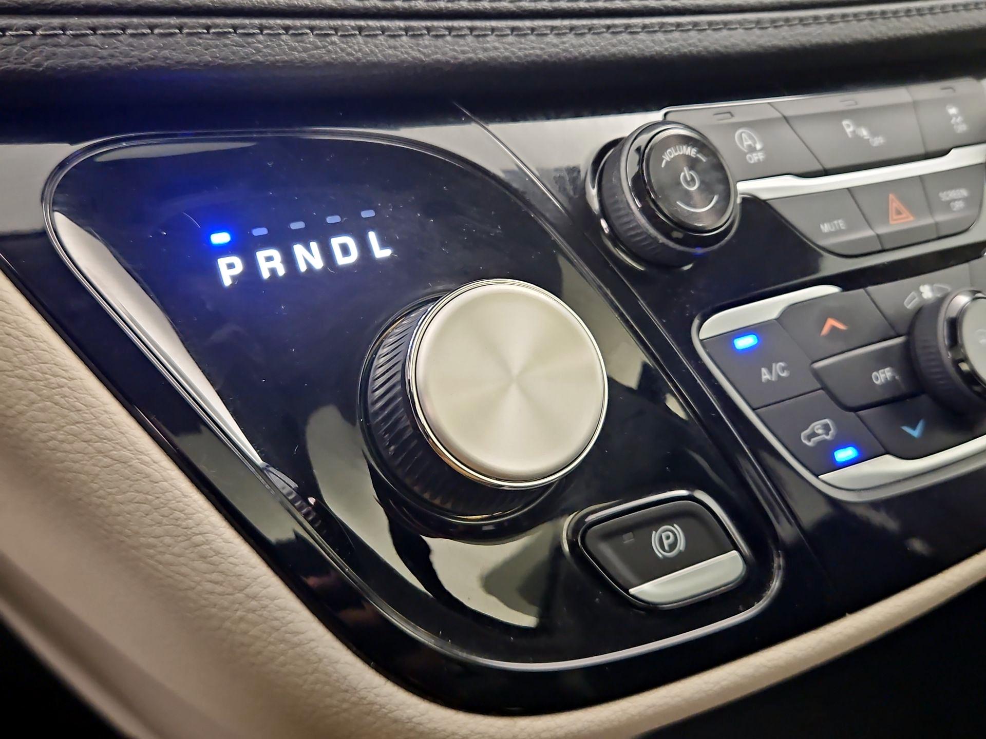 Thumbnail: 2018 Chrysler Pacifica - 18