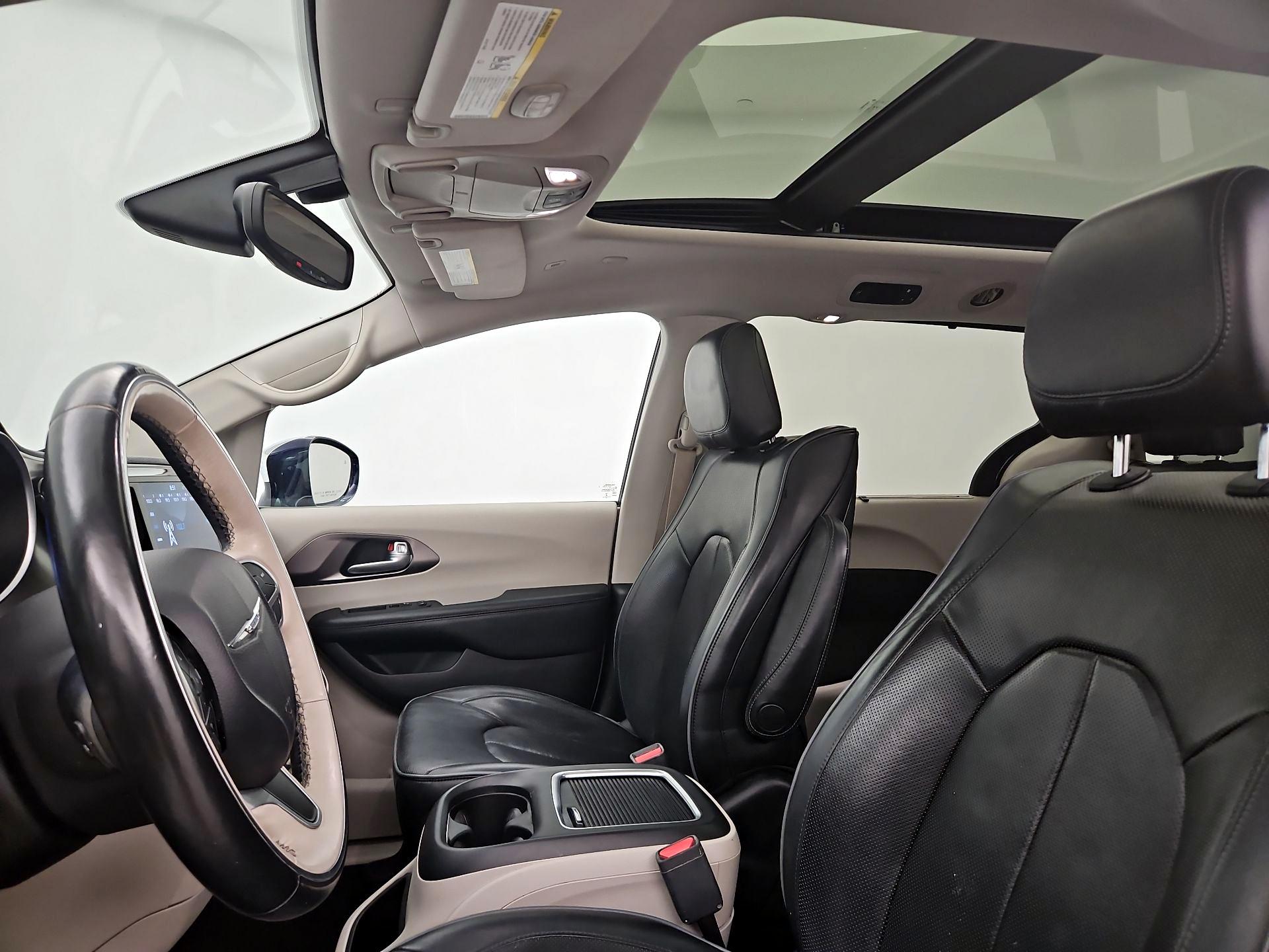 Thumbnail: 2018 Chrysler Pacifica - 20