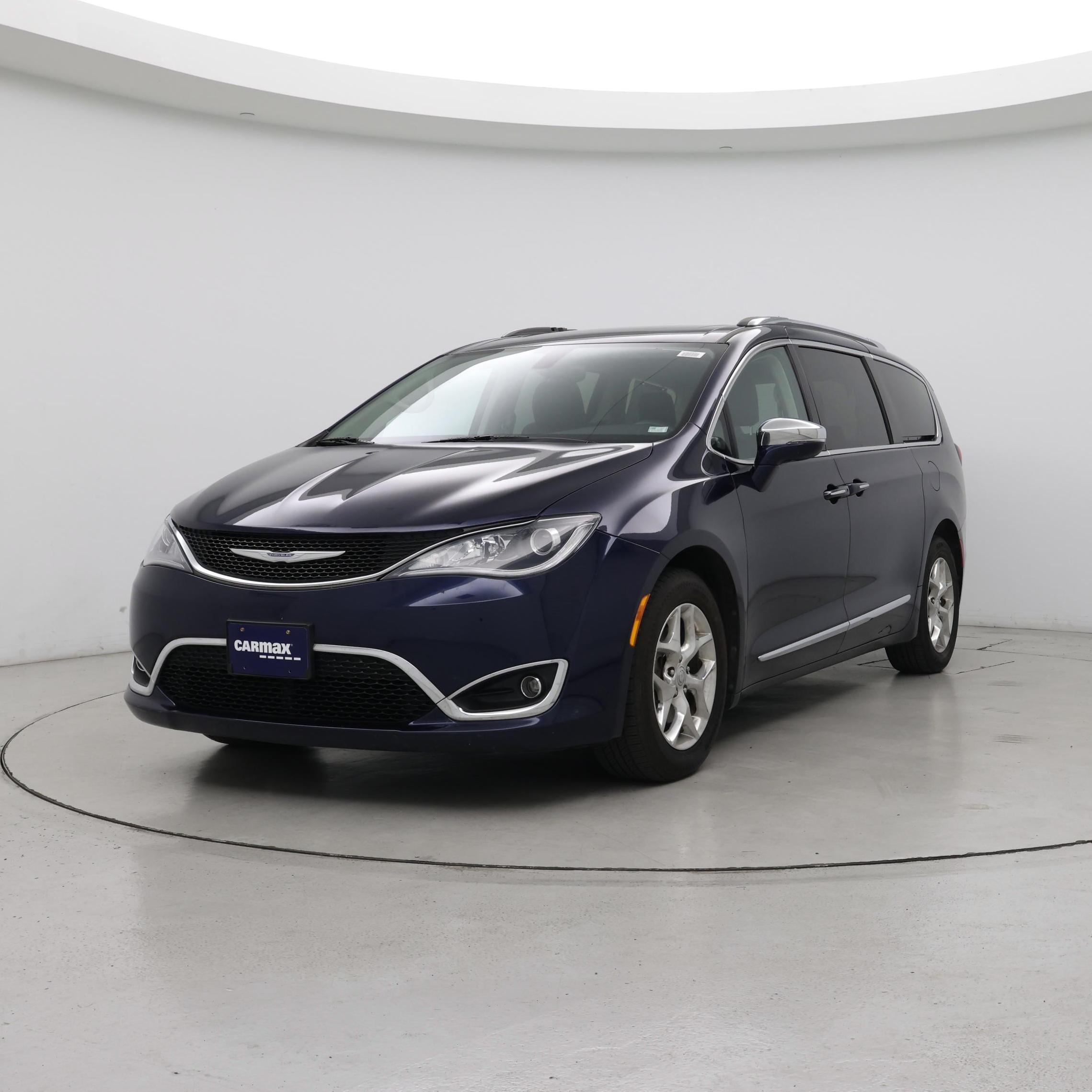 Thumbnail: 2018 Chrysler Pacifica - 4