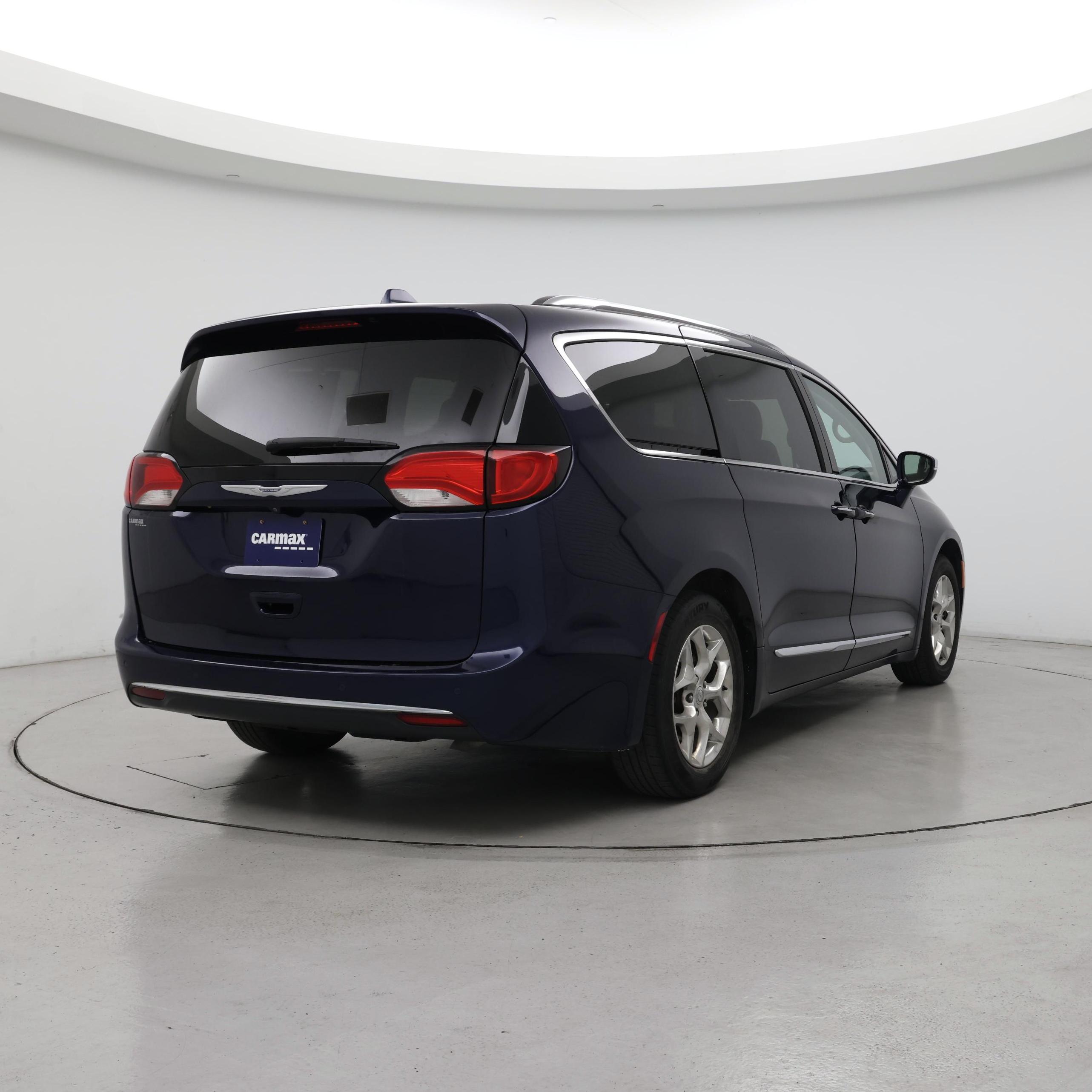 Thumbnail: 2018 Chrysler Pacifica - 8