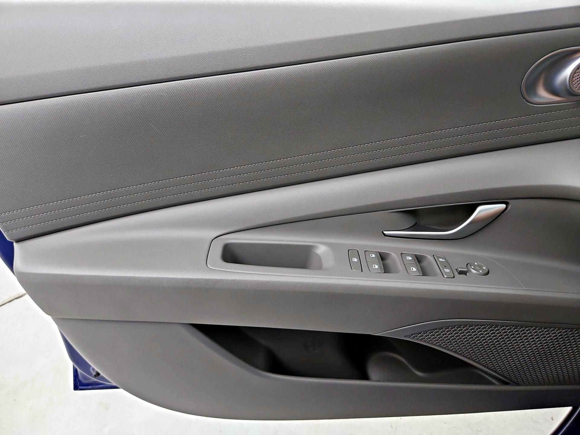Thumbnail: 2023 Hyundai Elantra - 12