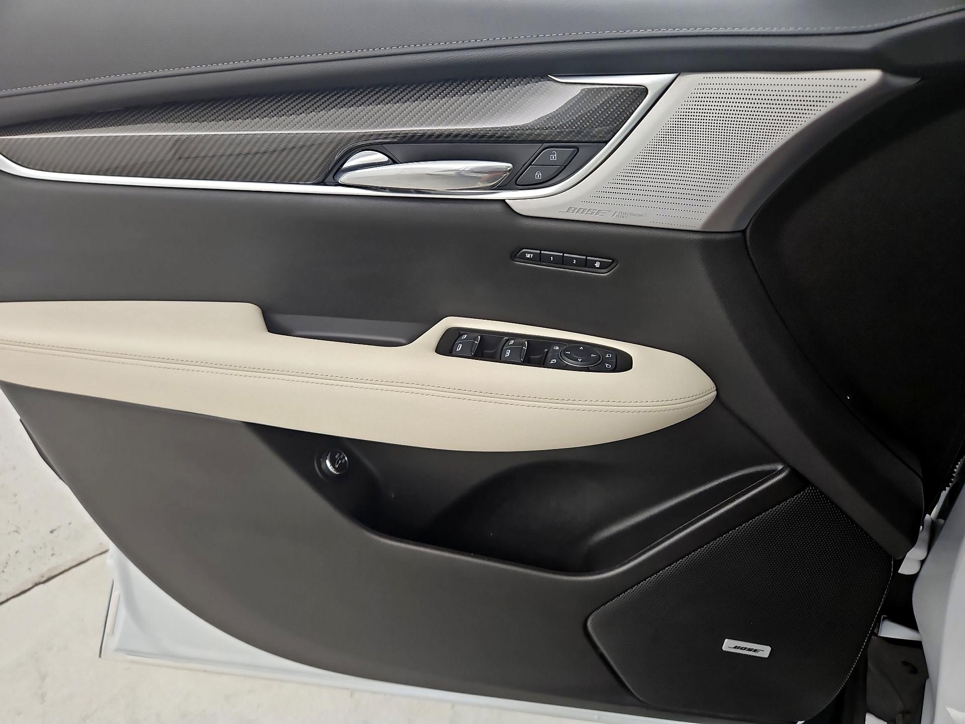 Thumbnail: 2023 Cadillac XT6 - 12