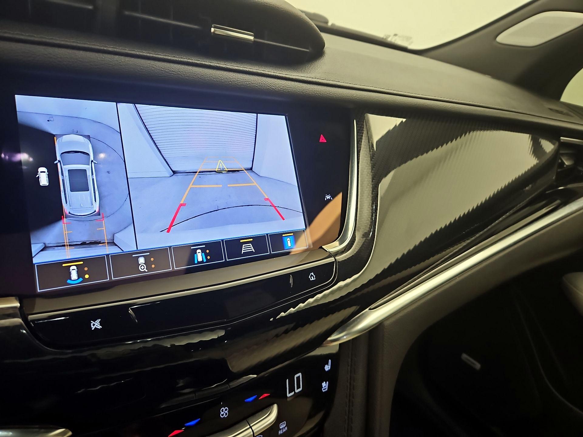 Thumbnail: 2023 Cadillac XT6 - 14