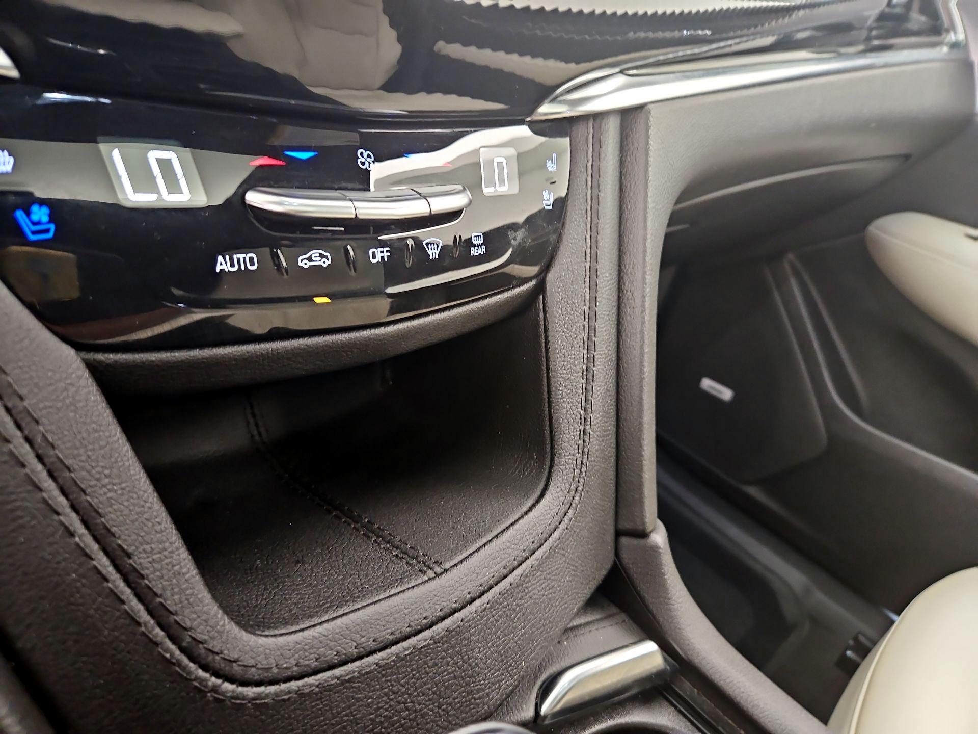 Thumbnail: 2023 Cadillac XT6 - 16