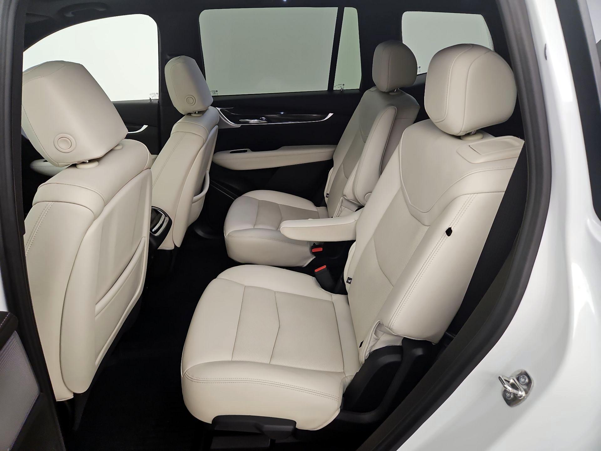 Thumbnail: 2023 Cadillac XT6 - 19