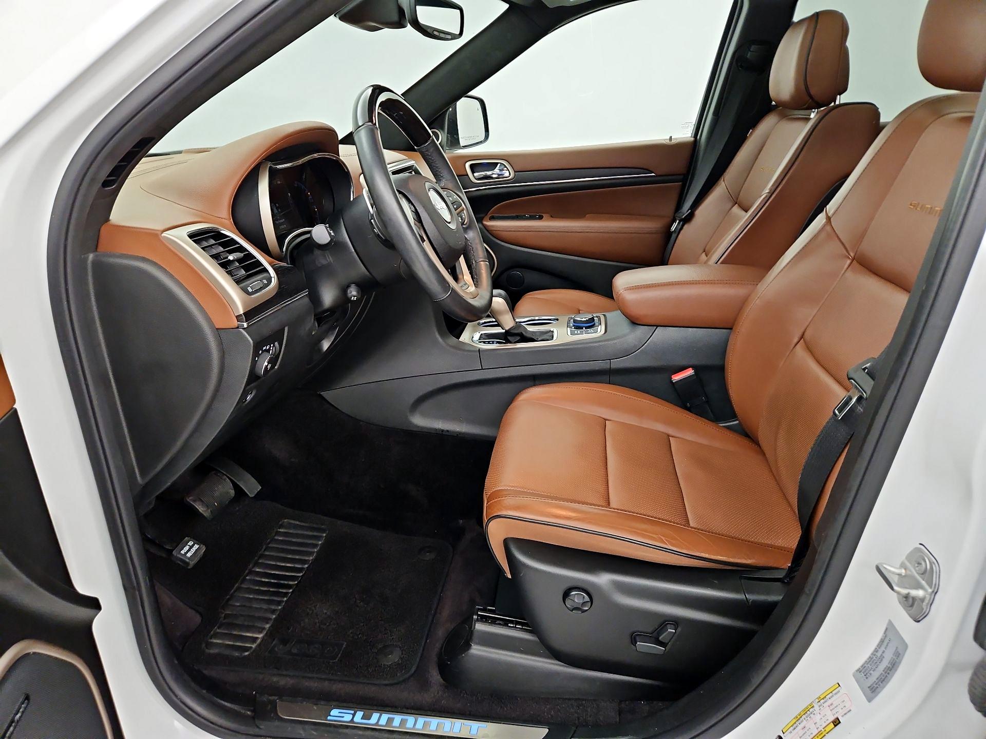 Thumbnail: 2017 Jeep Grand Cherokee - 11