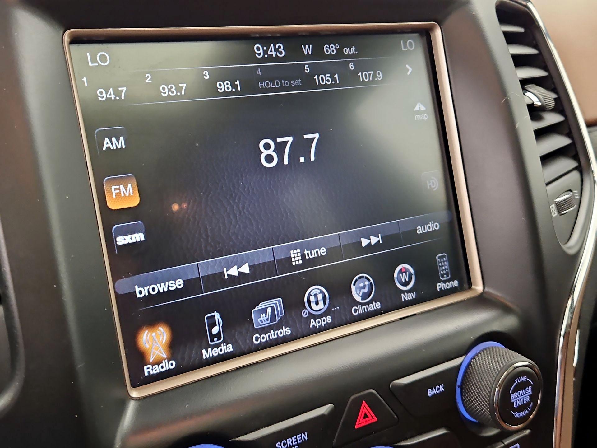 Thumbnail: 2017 Jeep Grand Cherokee - 16