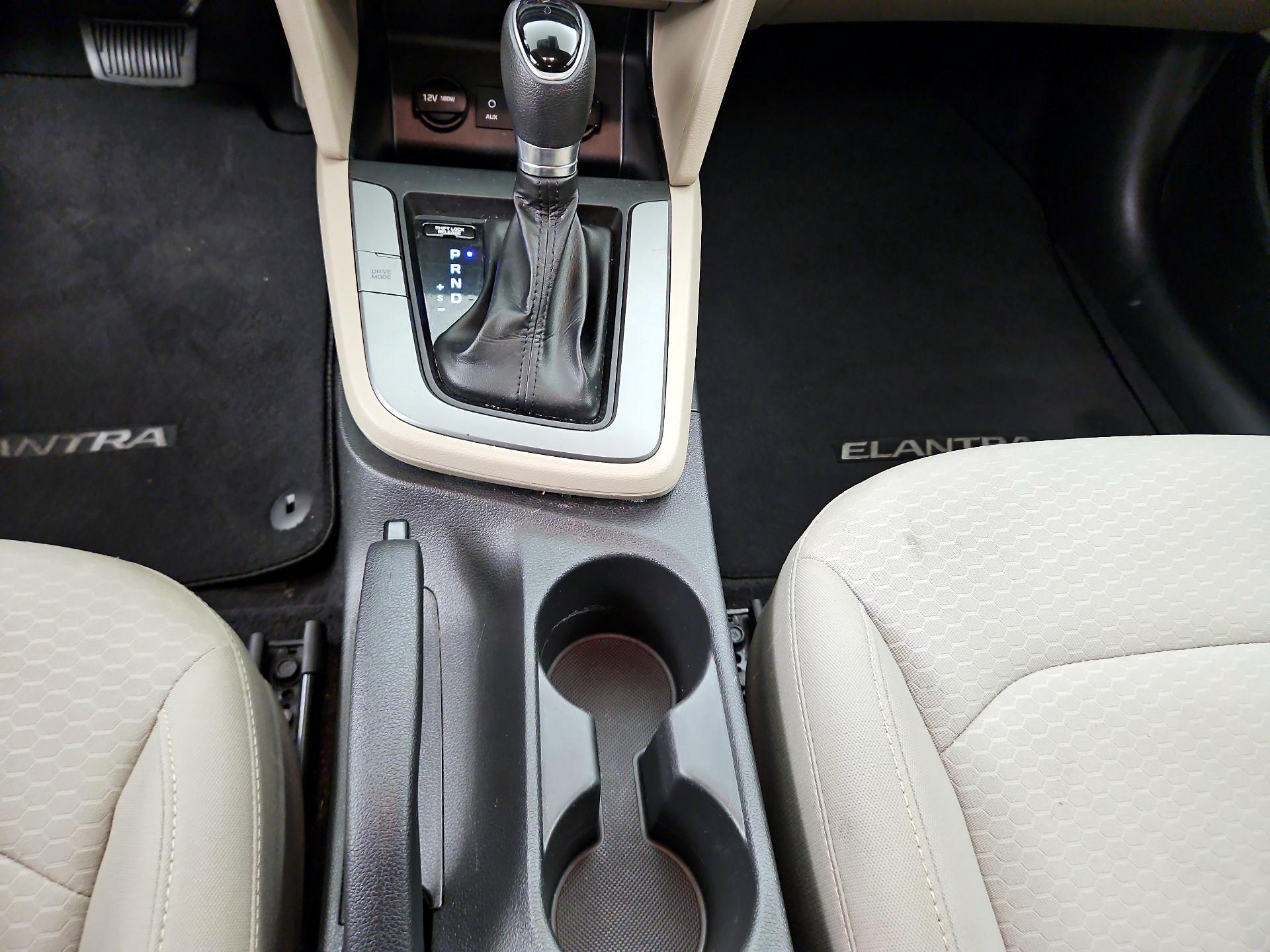 Thumbnail: 2020 Hyundai Elantra - 17