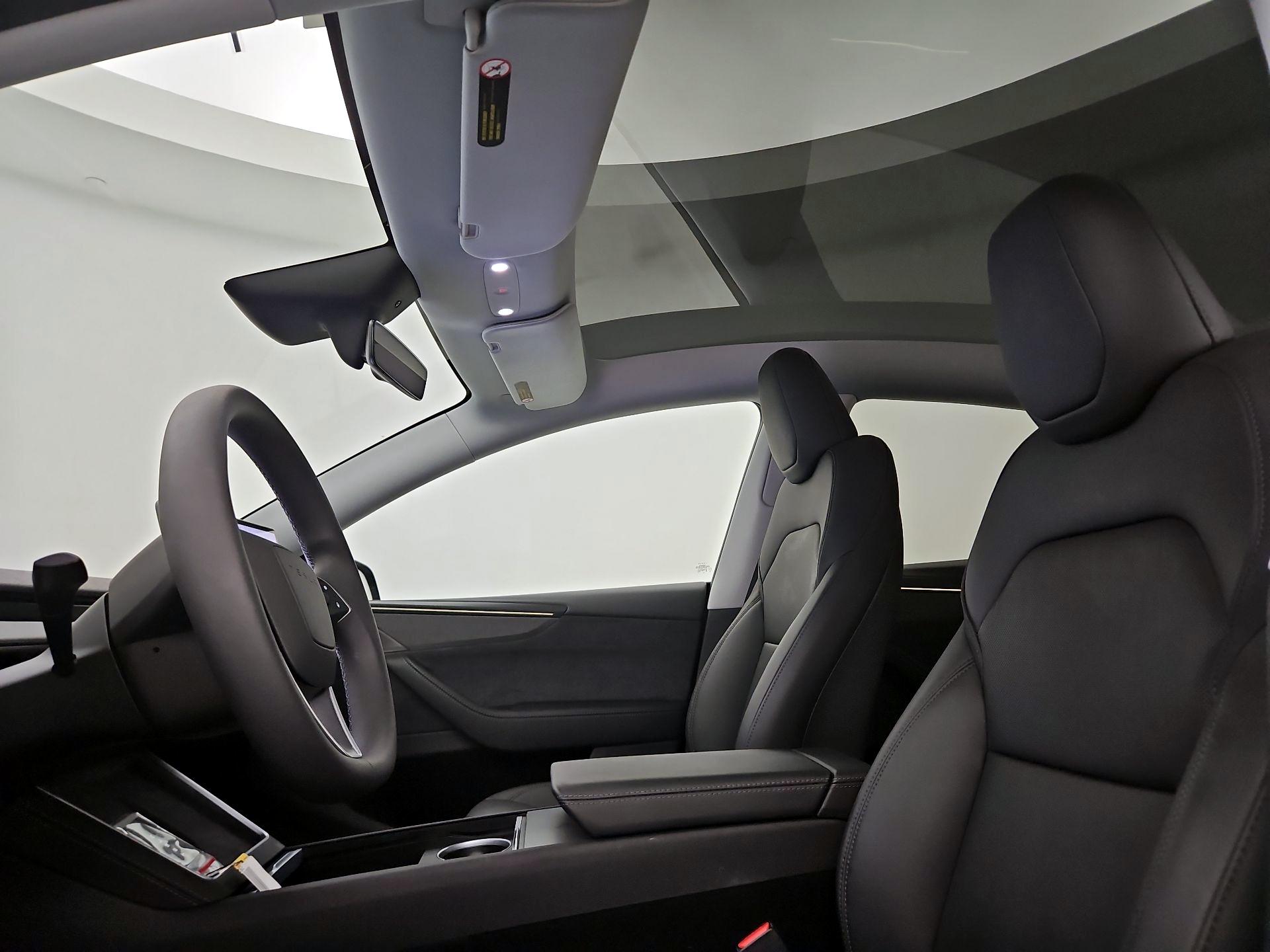 Thumbnail: 2026 Tesla Model Y - 19