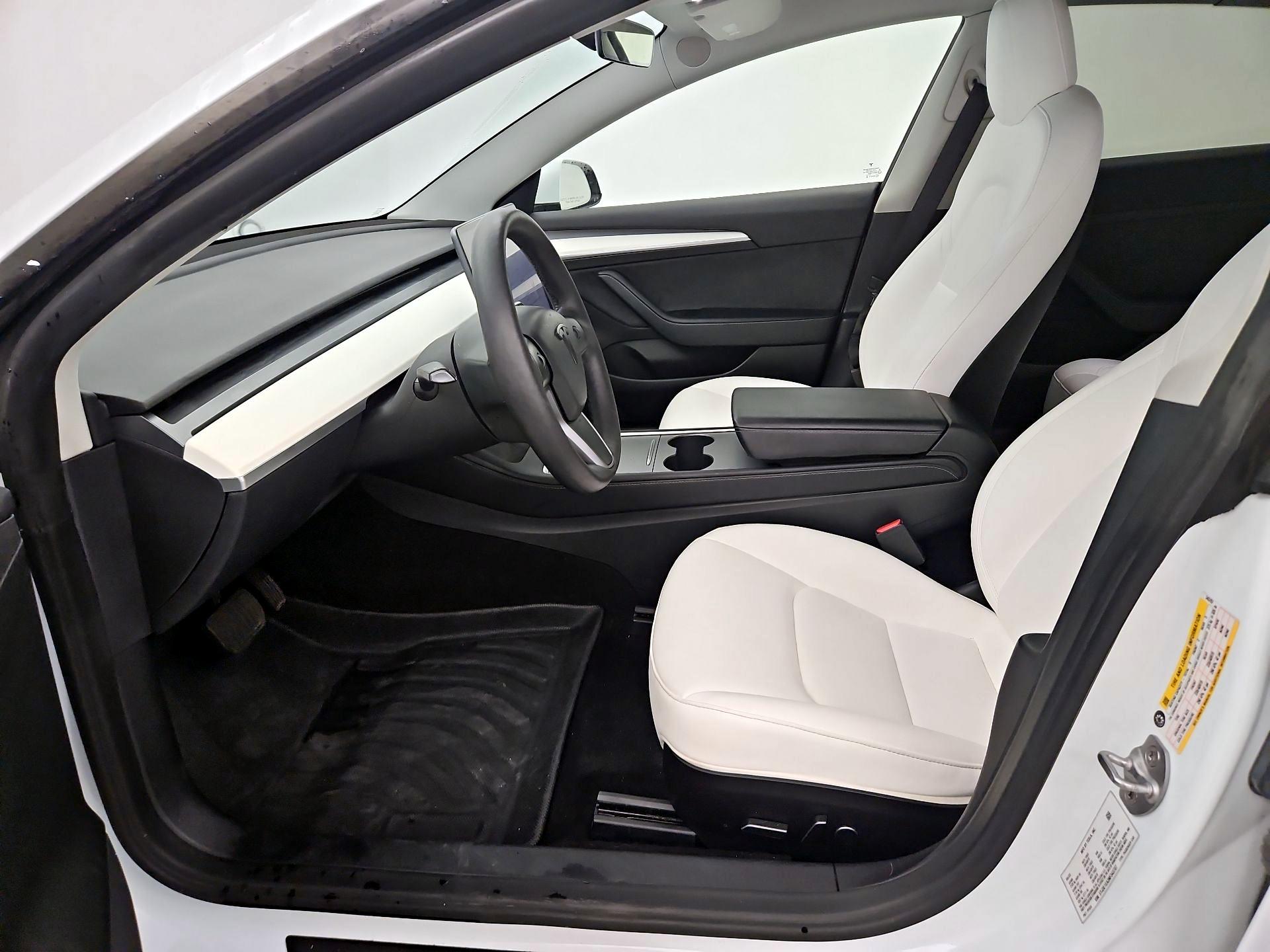Thumbnail: 2022 Tesla Model 3 - 11