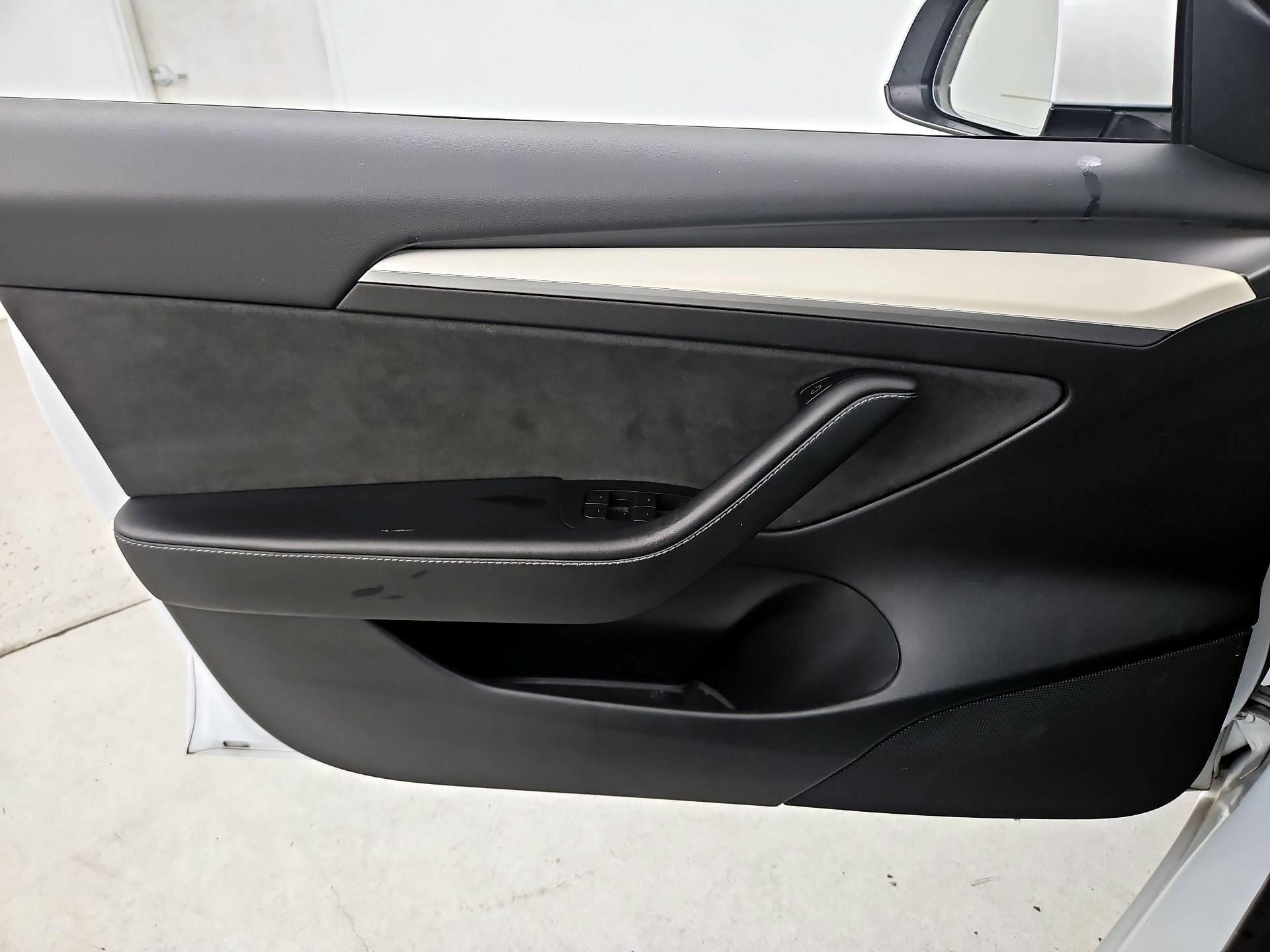 Thumbnail: 2022 Tesla Model 3 - 12