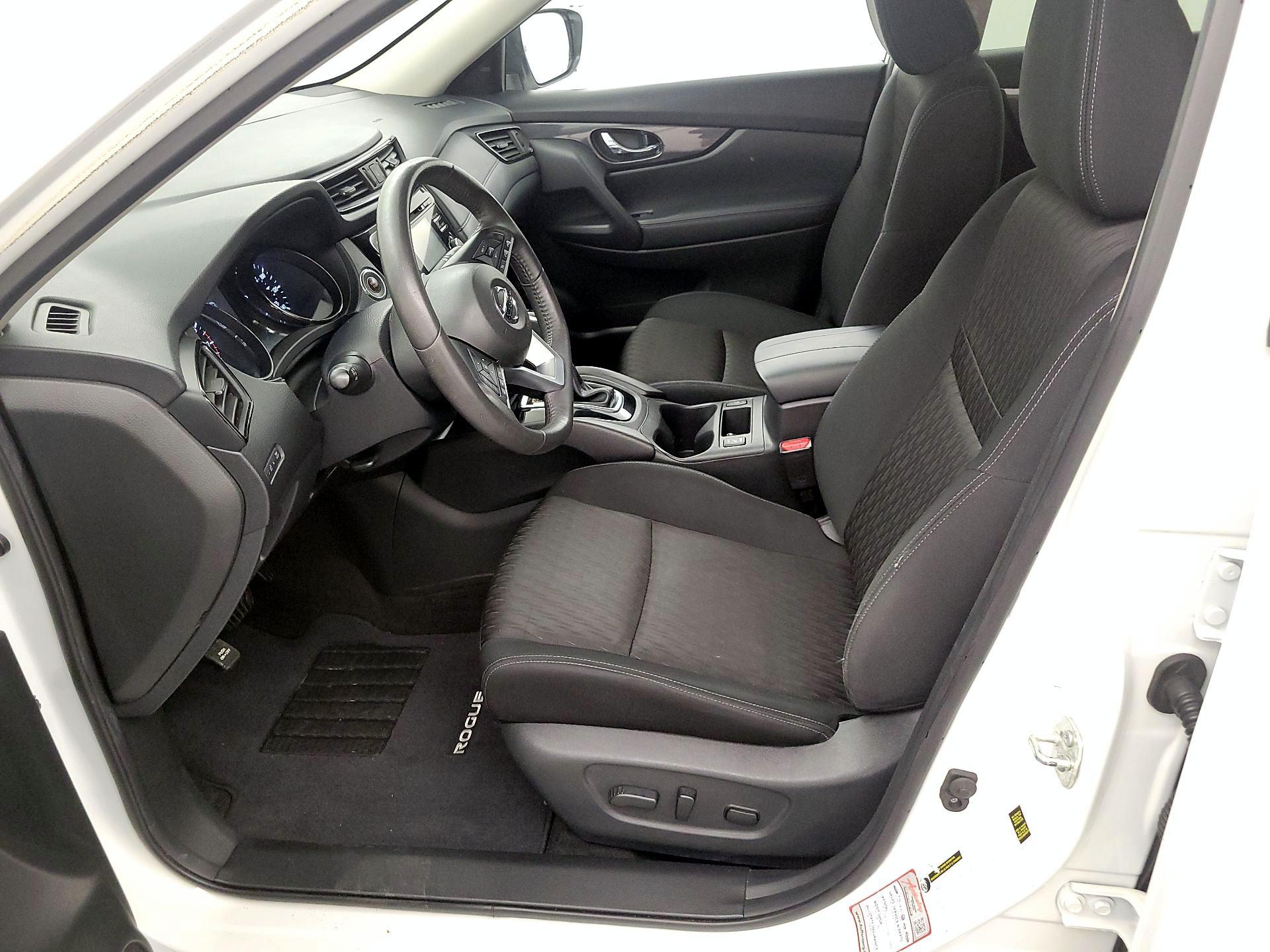Thumbnail: 2017 Nissan Rogue - 11