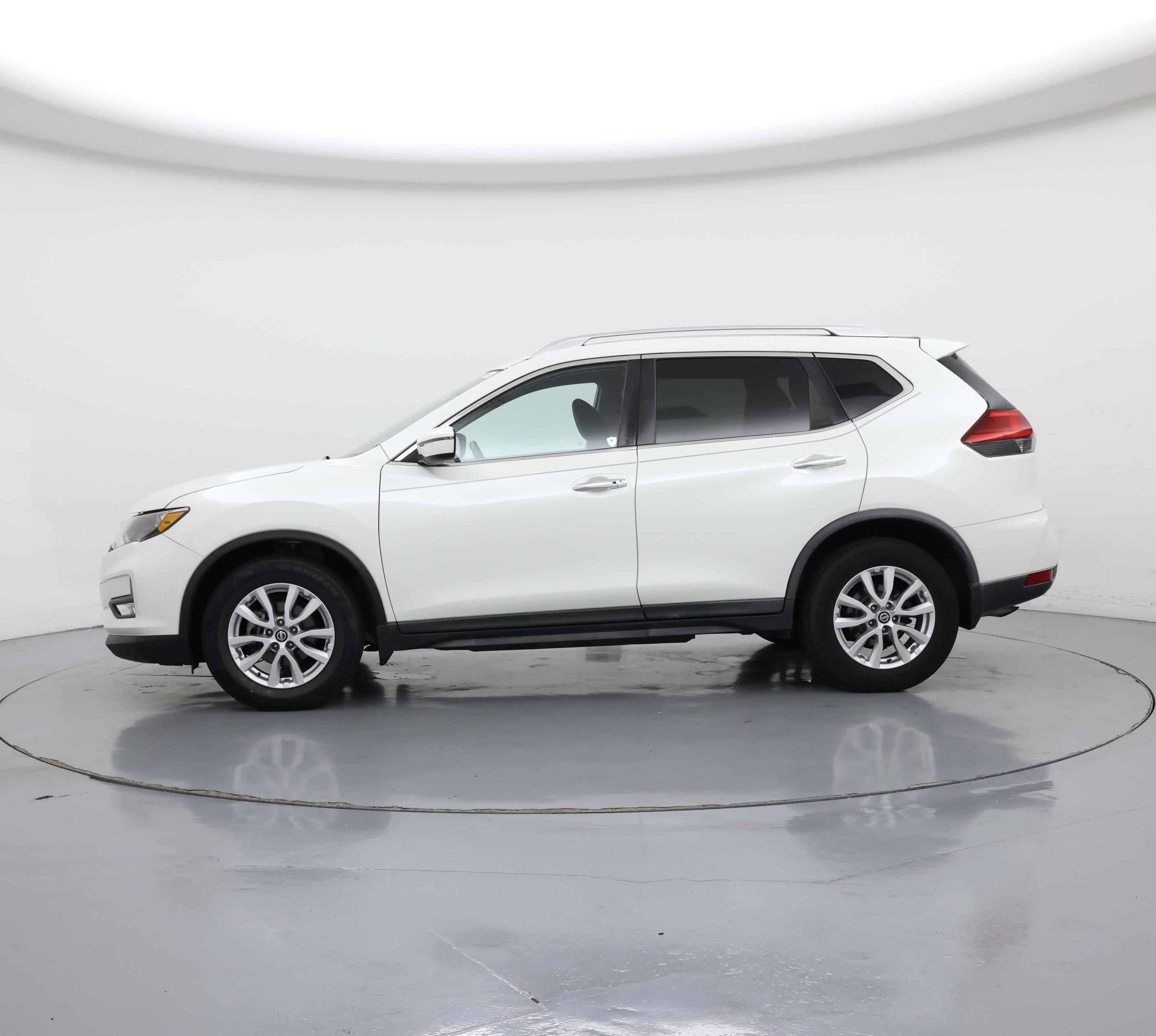 Thumbnail: 2017 Nissan Rogue - 3