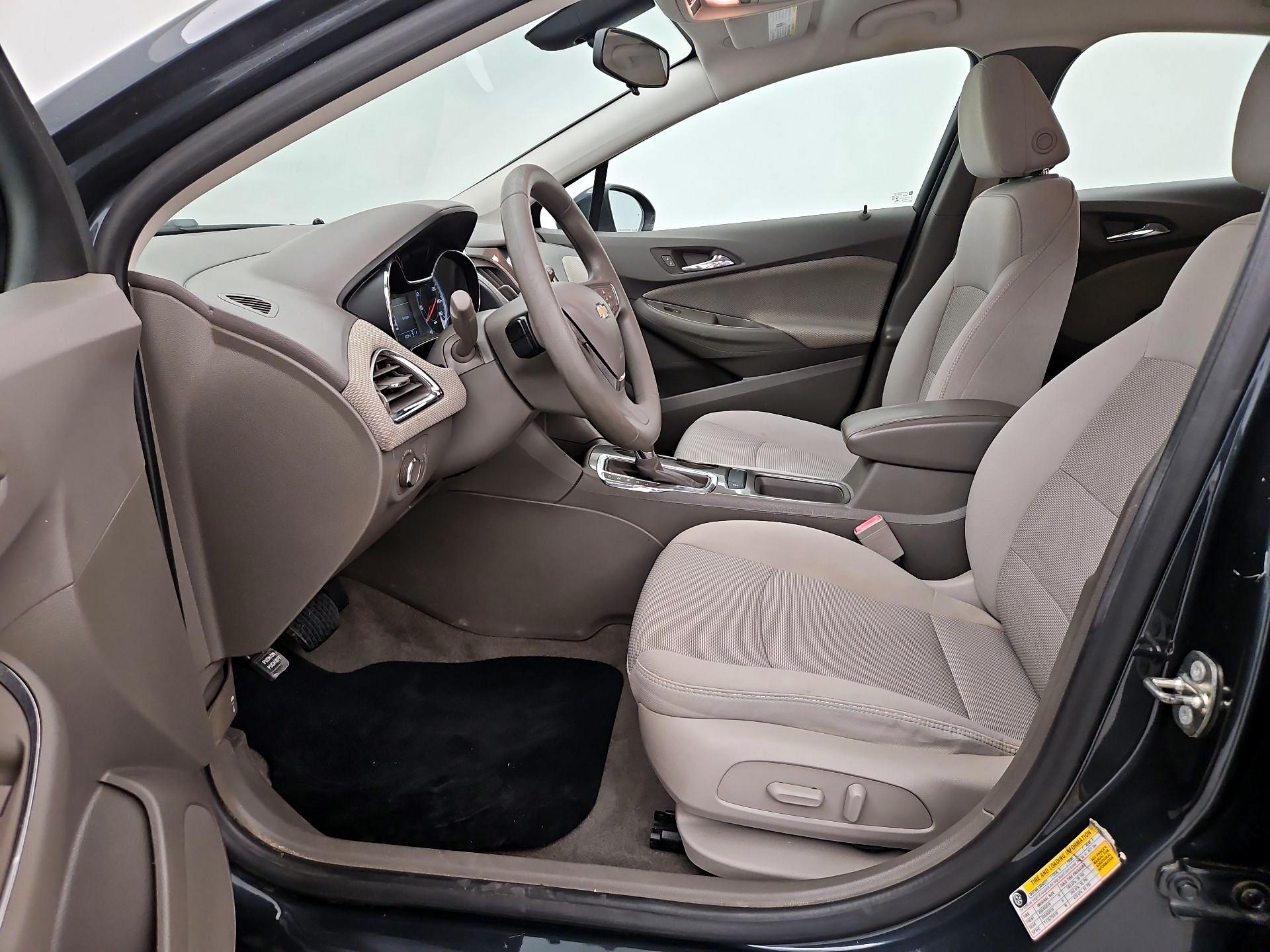 Thumbnail: 2018 Chevrolet Cruze - 11
