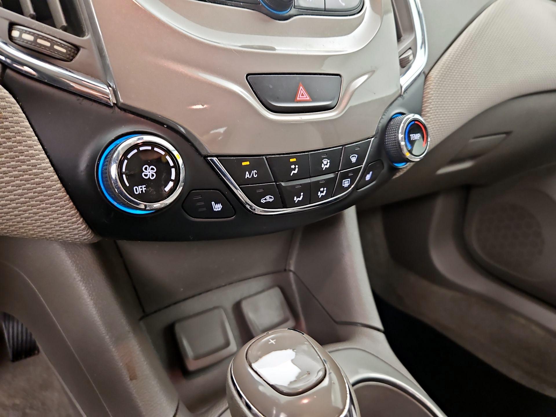 Thumbnail: 2018 Chevrolet Cruze - 16