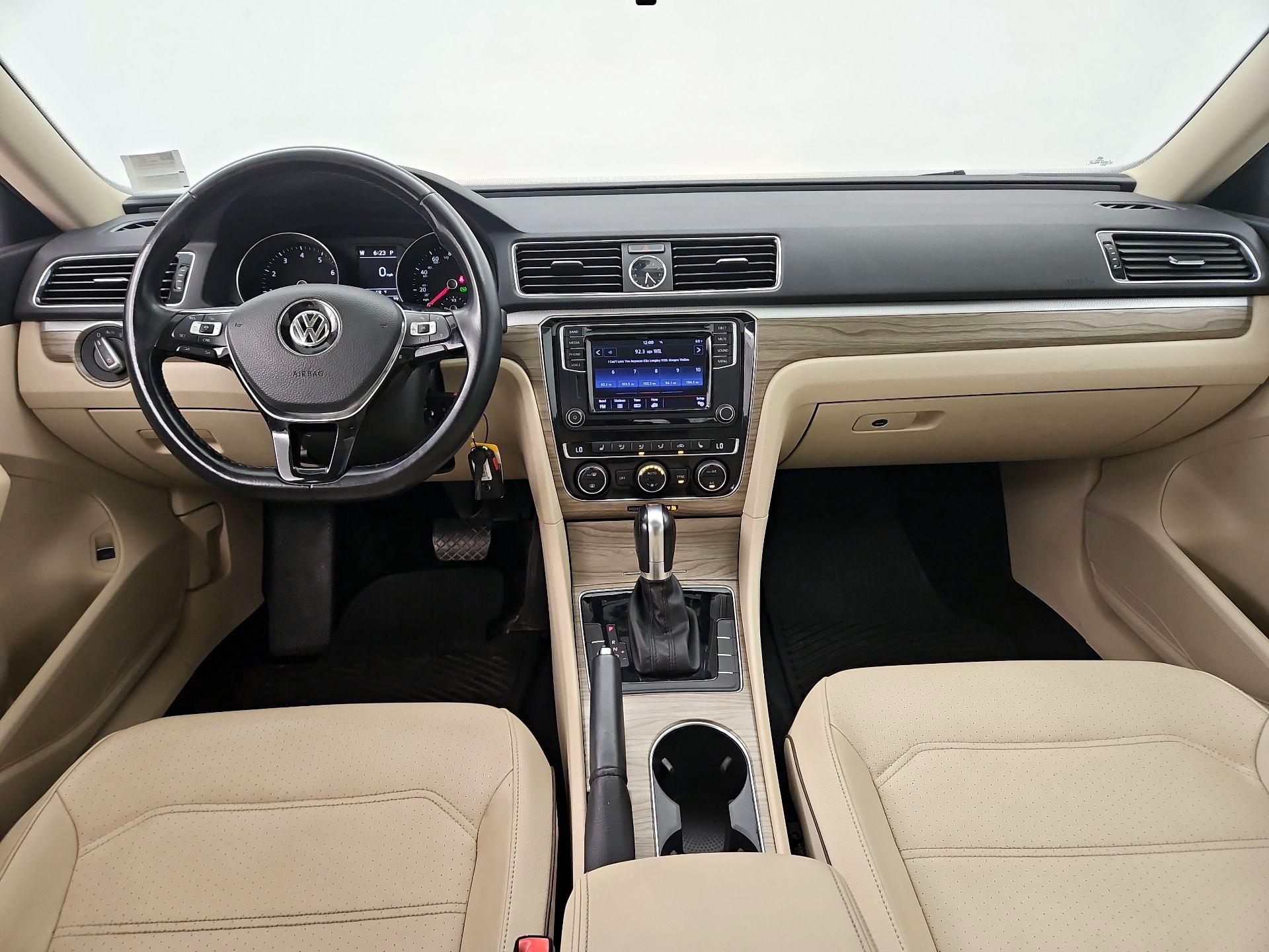 Thumbnail: 2016 Volkswagen Passat - 9