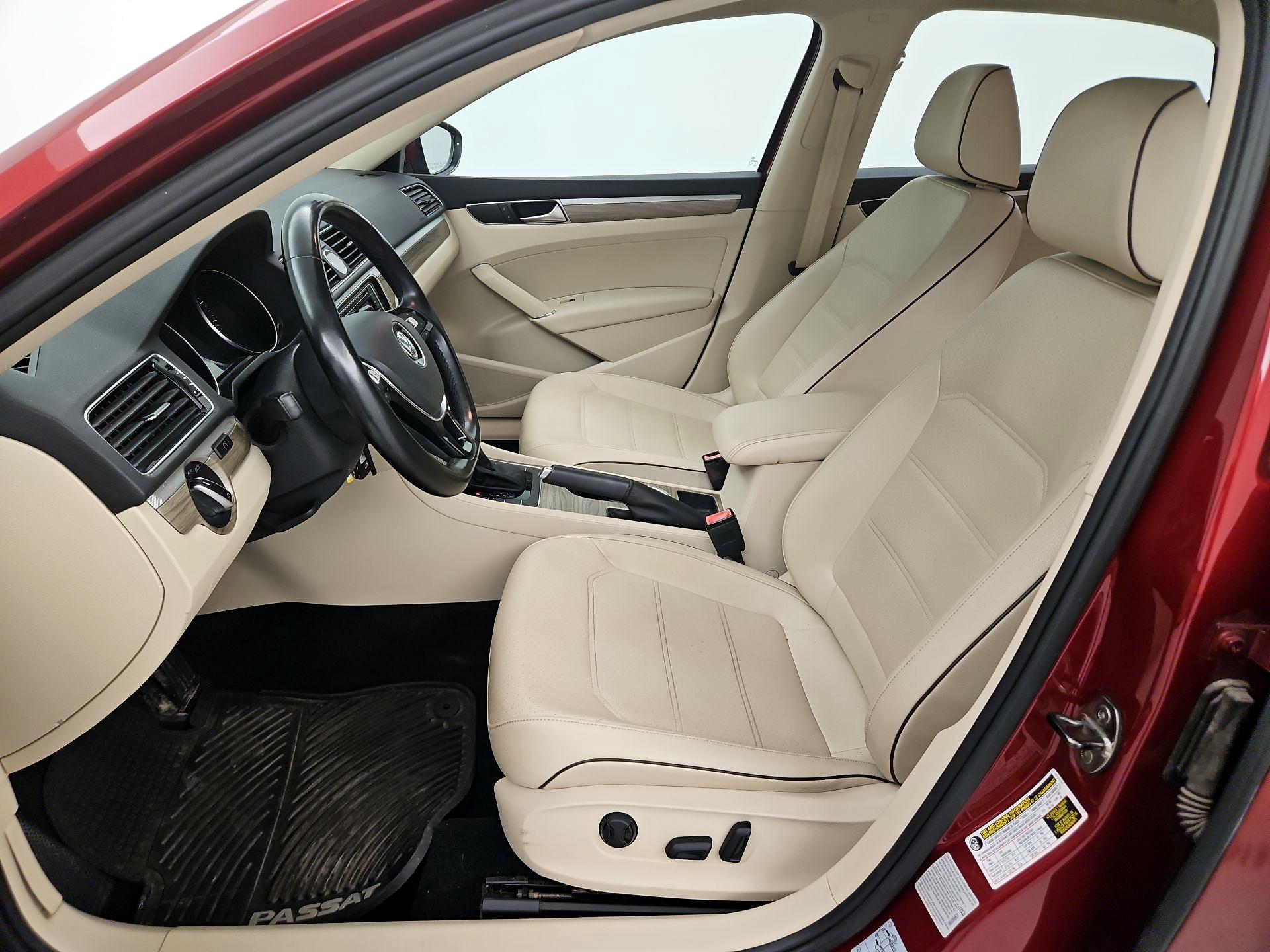 Thumbnail: 2016 Volkswagen Passat - 11