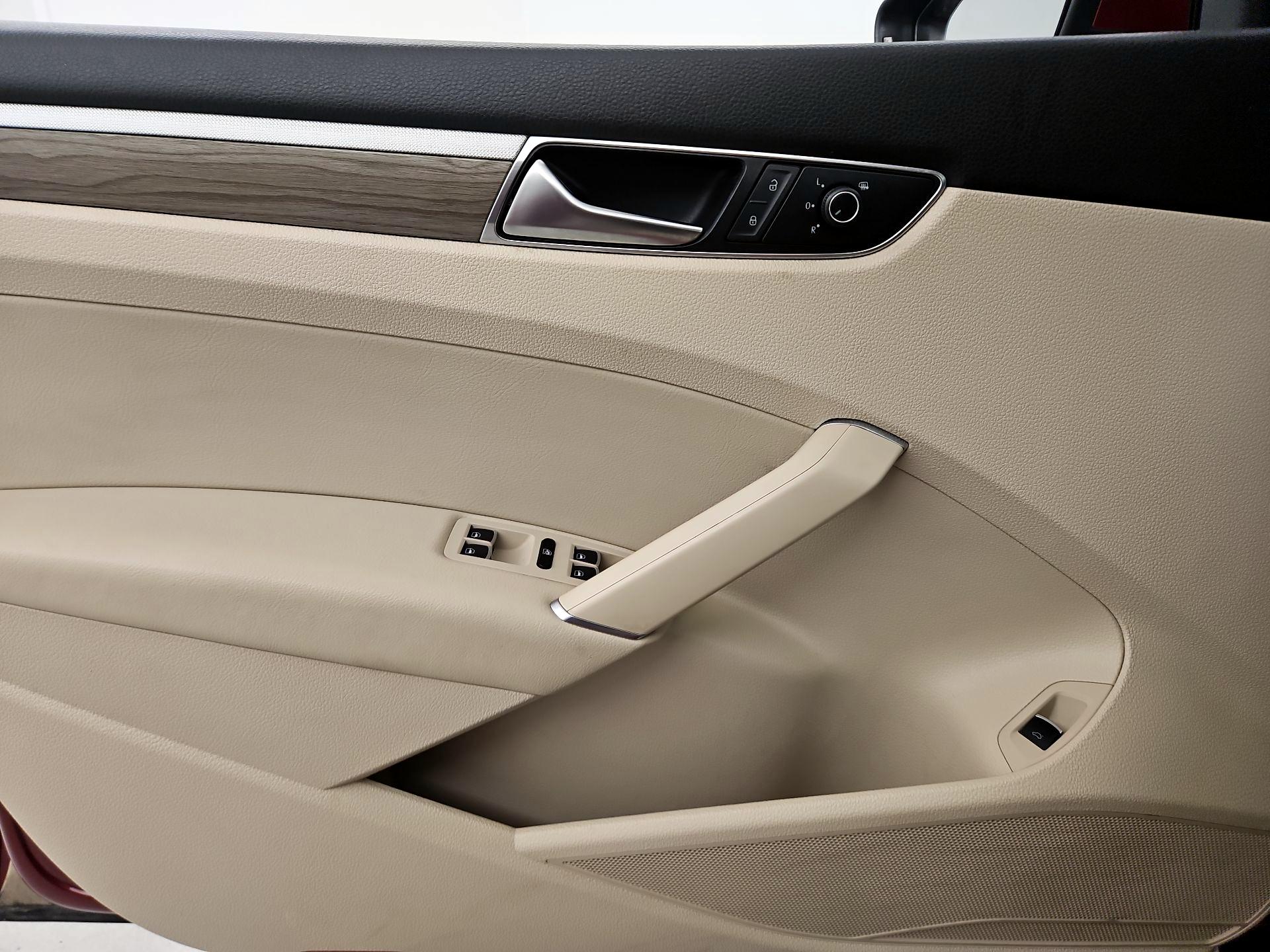 Thumbnail: 2016 Volkswagen Passat - 12