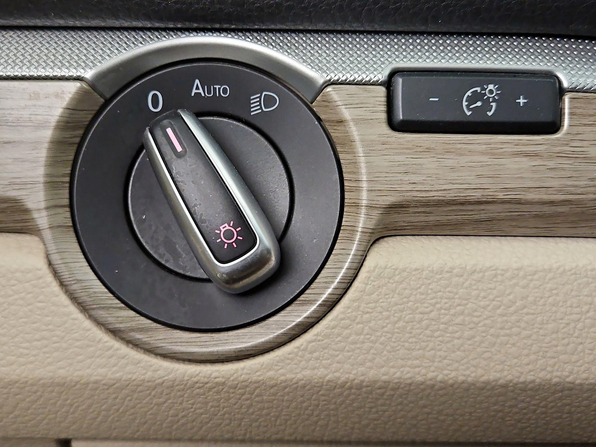 Thumbnail: 2016 Volkswagen Passat - 13
