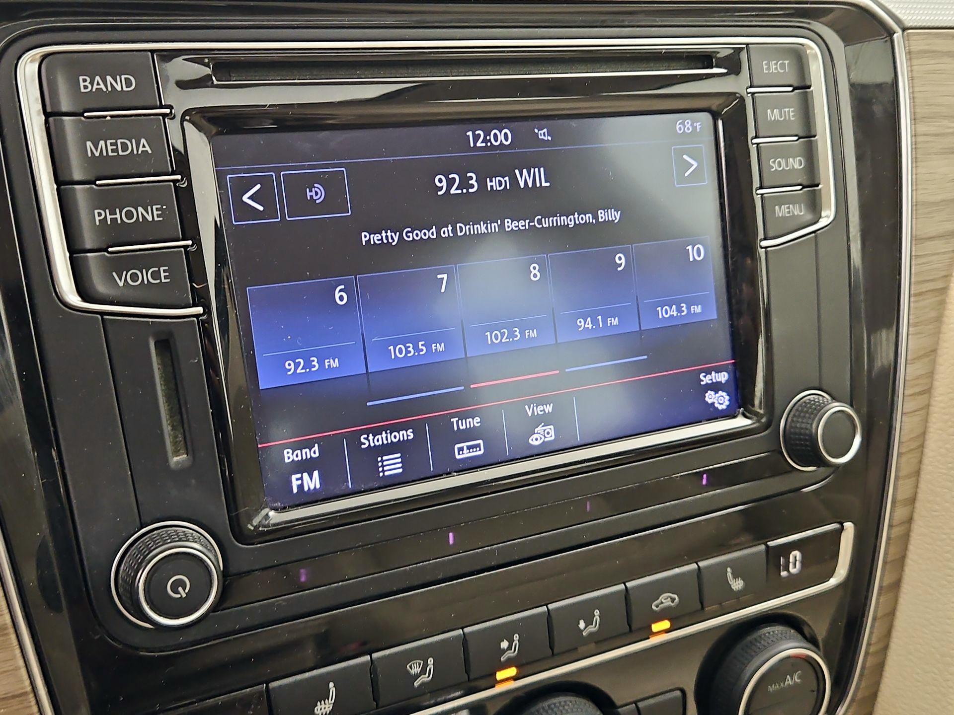 Thumbnail: 2016 Volkswagen Passat - 15