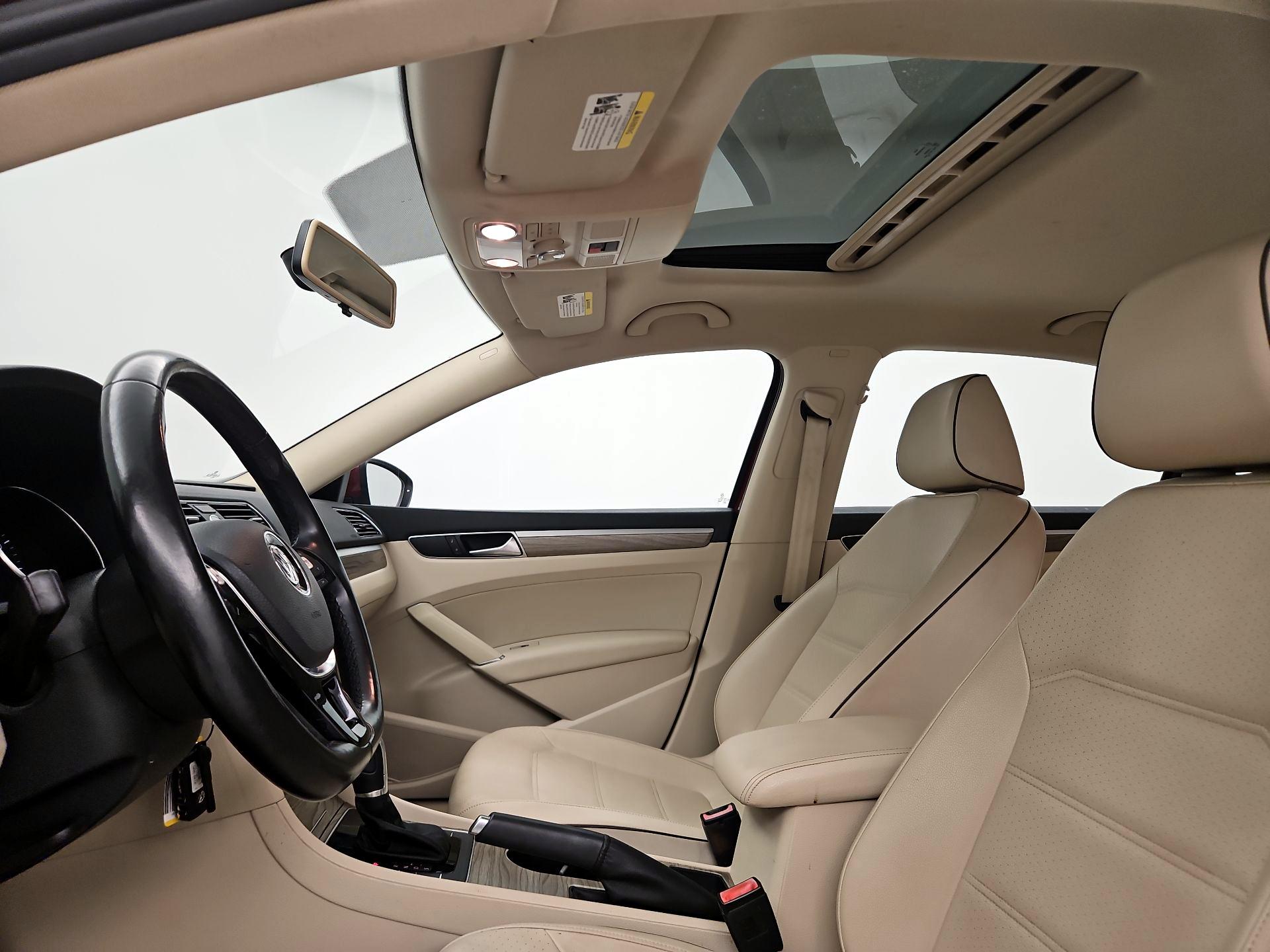 Thumbnail: 2016 Volkswagen Passat - 19