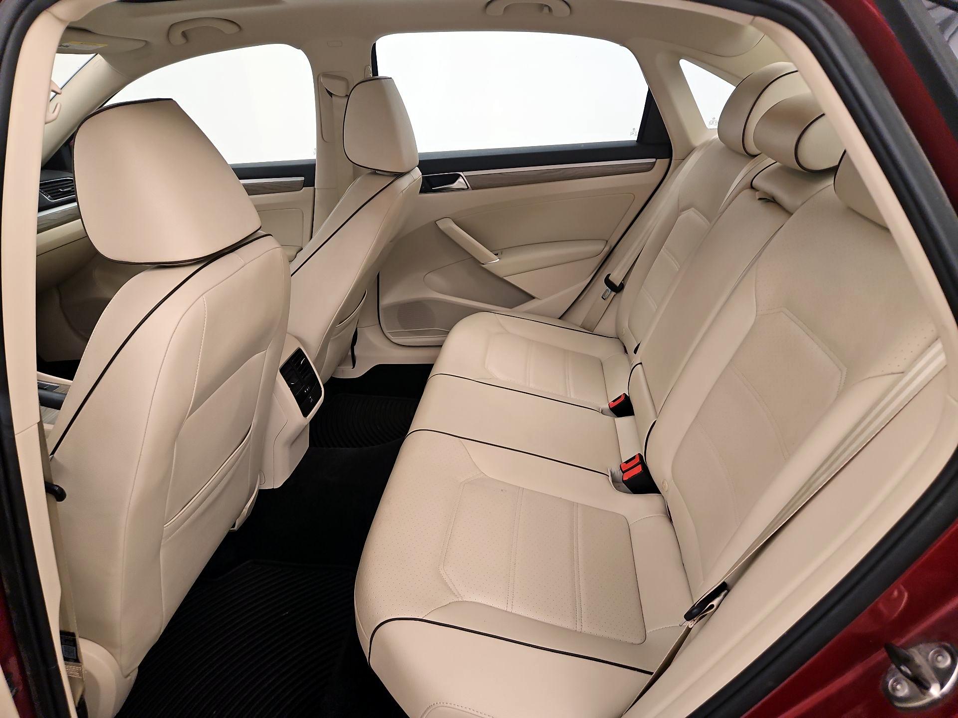 Thumbnail: 2016 Volkswagen Passat - 20