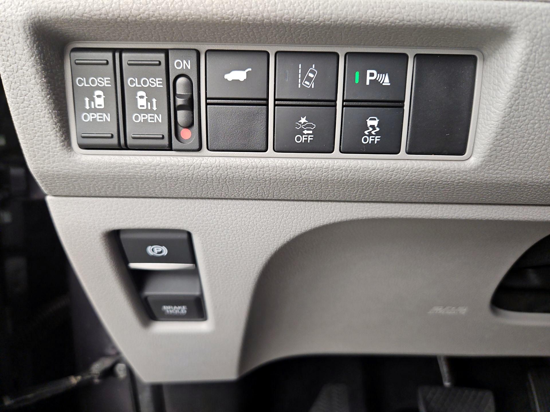 Thumbnail: 2019 Honda Odyssey - 13